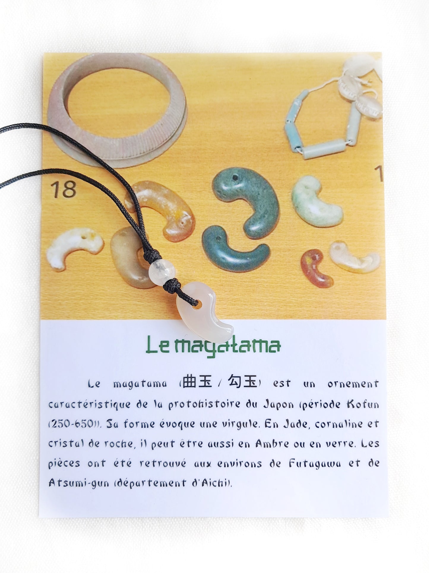 Collier en cordon Magatama Gogok en agate grise