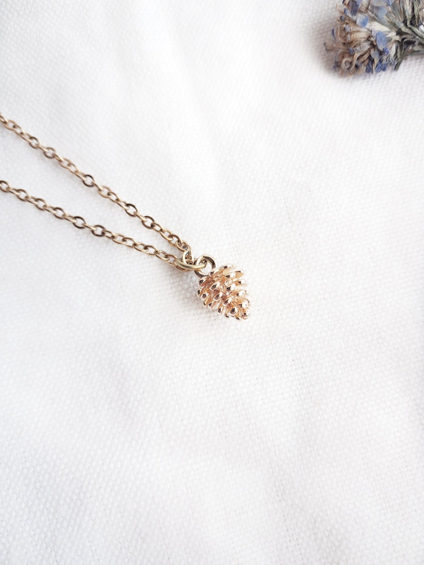 Collier double pomme de pin