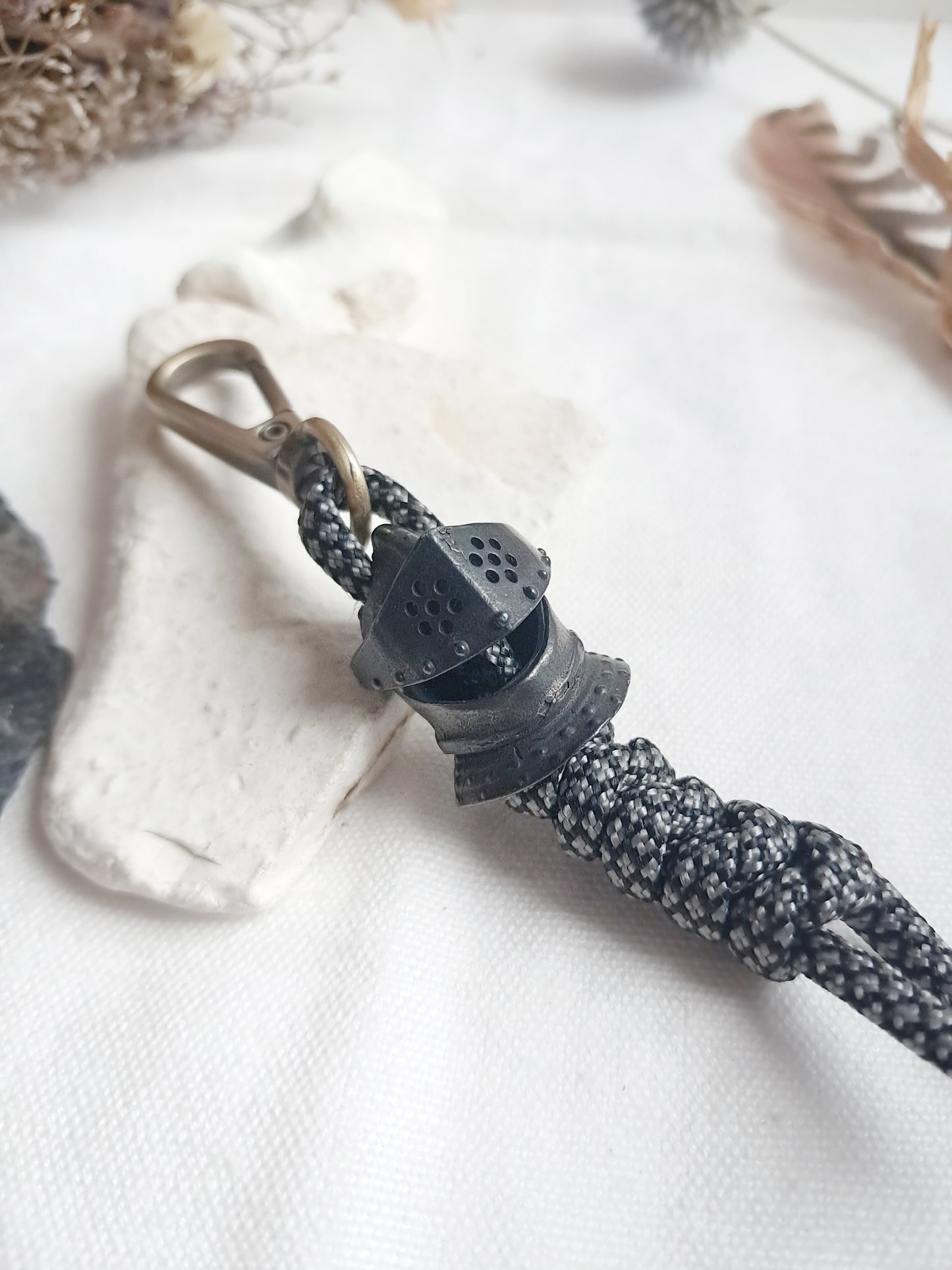 Porte-clés casque de chevalier en laiton