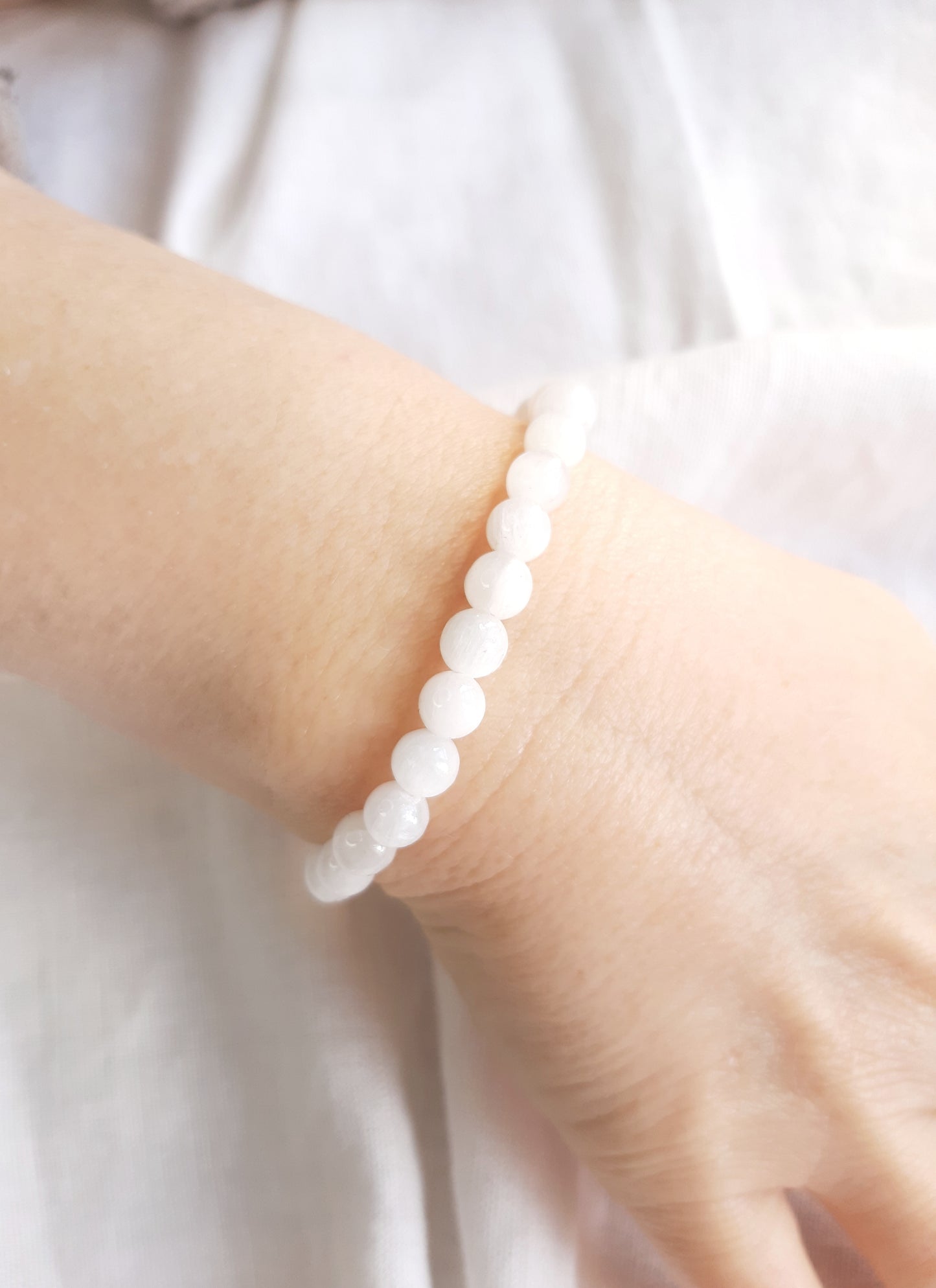 bracelet en sélénite porté