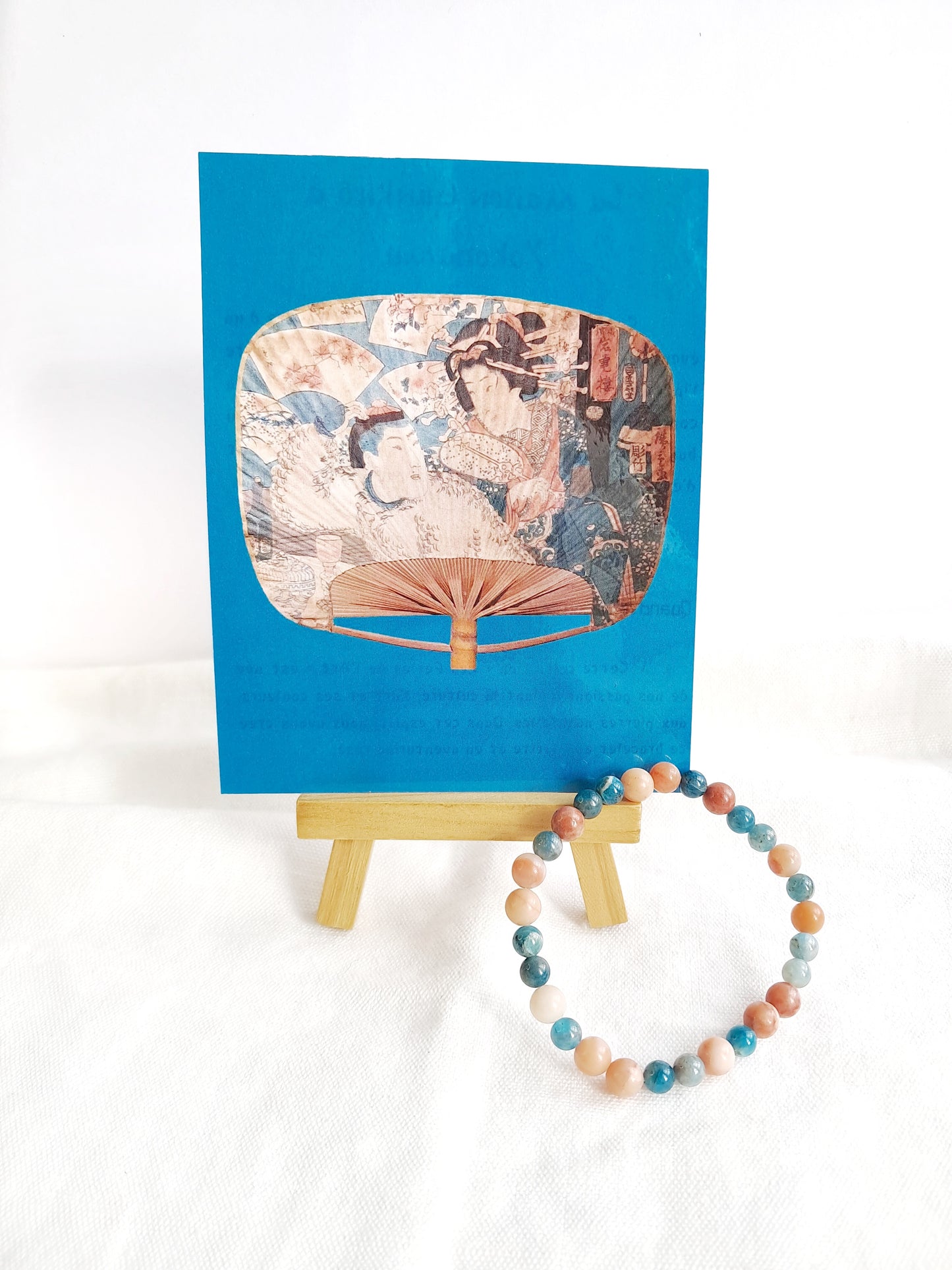 Bracelet présenté avec son support