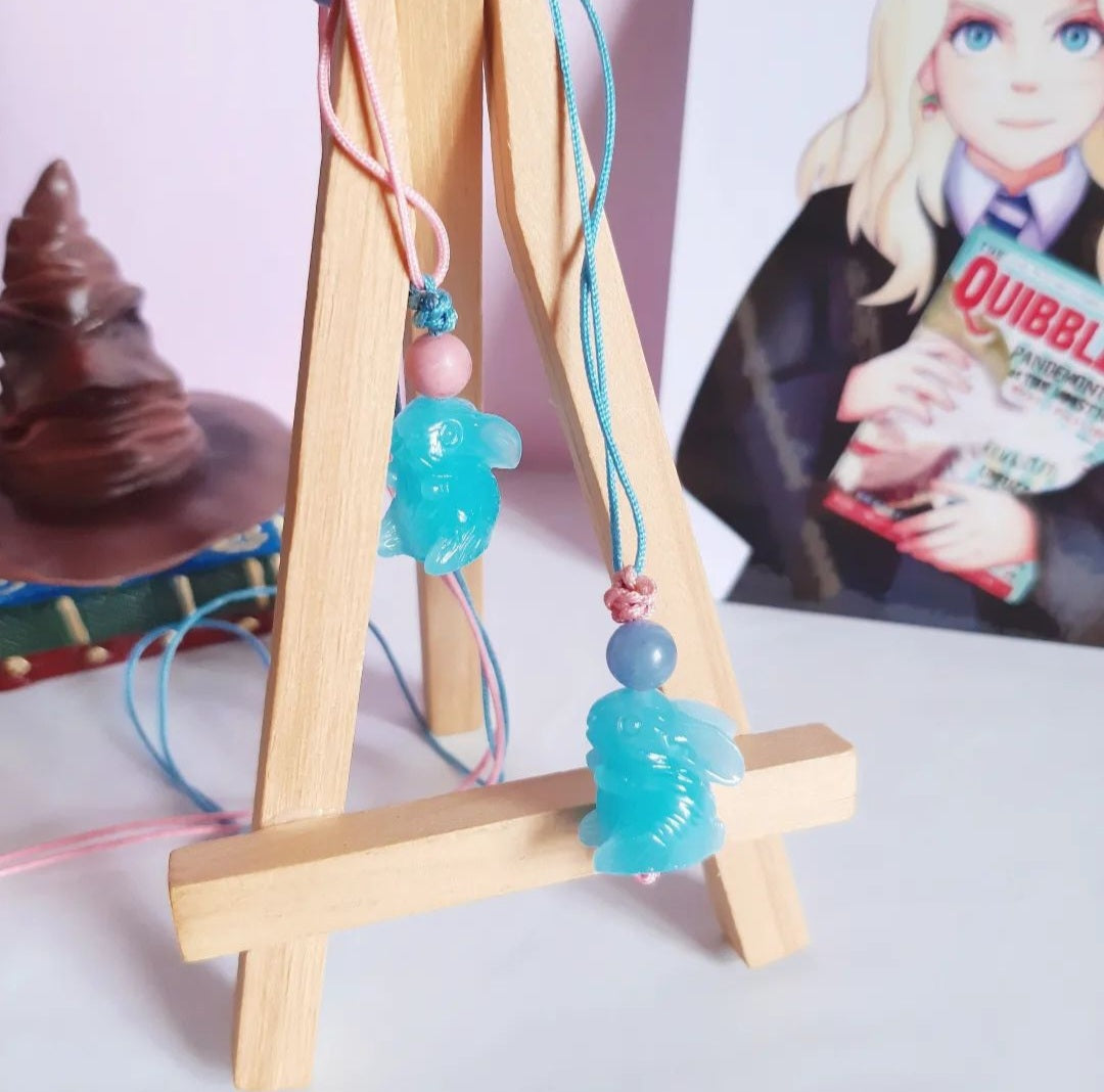 Collier patronus lapin de Luna Lovegood