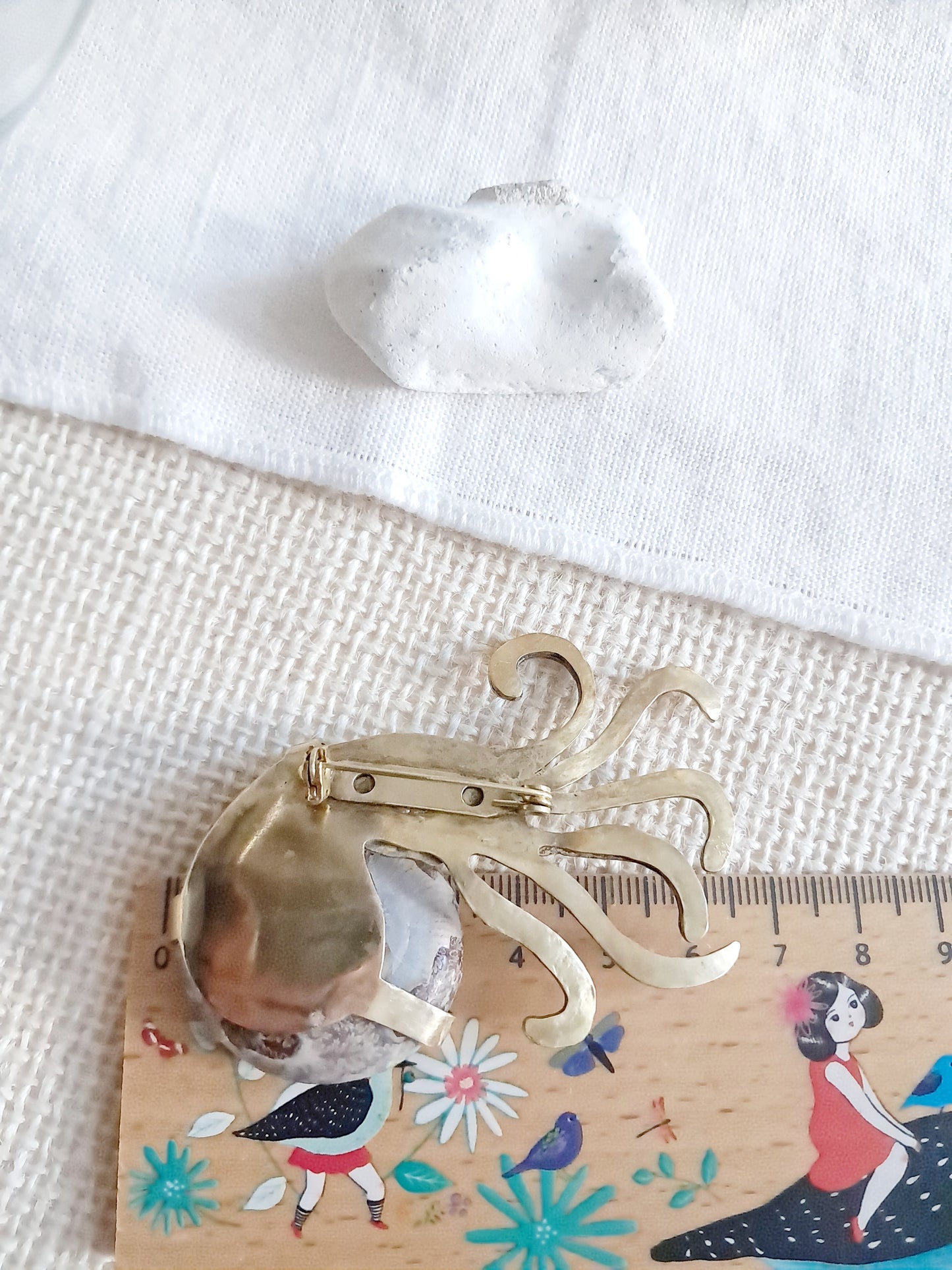 Broche Nautilus en ammonite et laiton