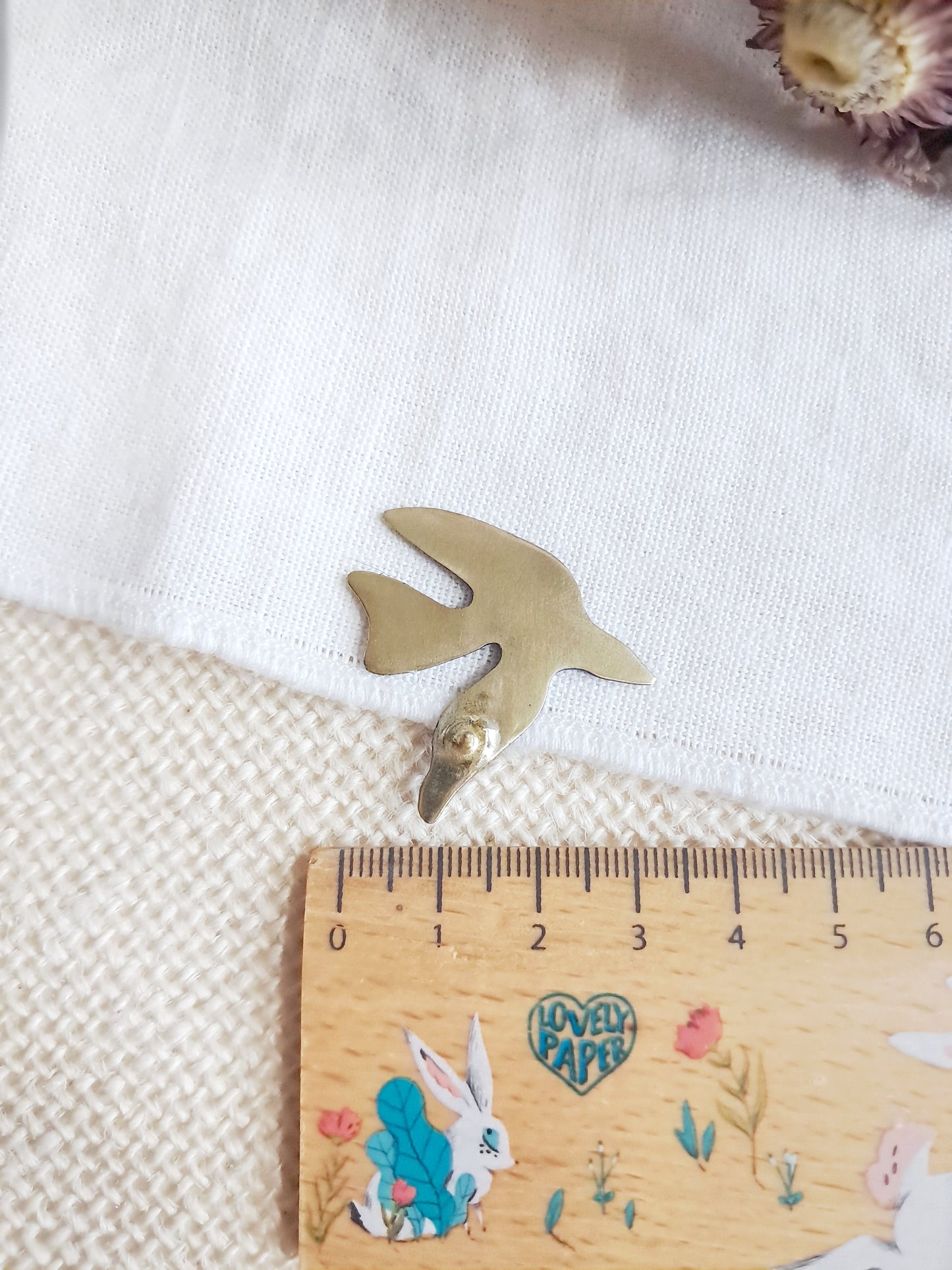 Pin's oiseau bleu de Matisse en laiton et émail