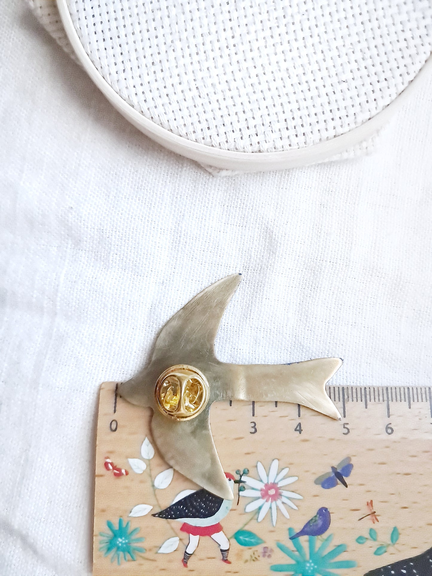 Pin's oiseau bleu de Matisse en laiton et émail