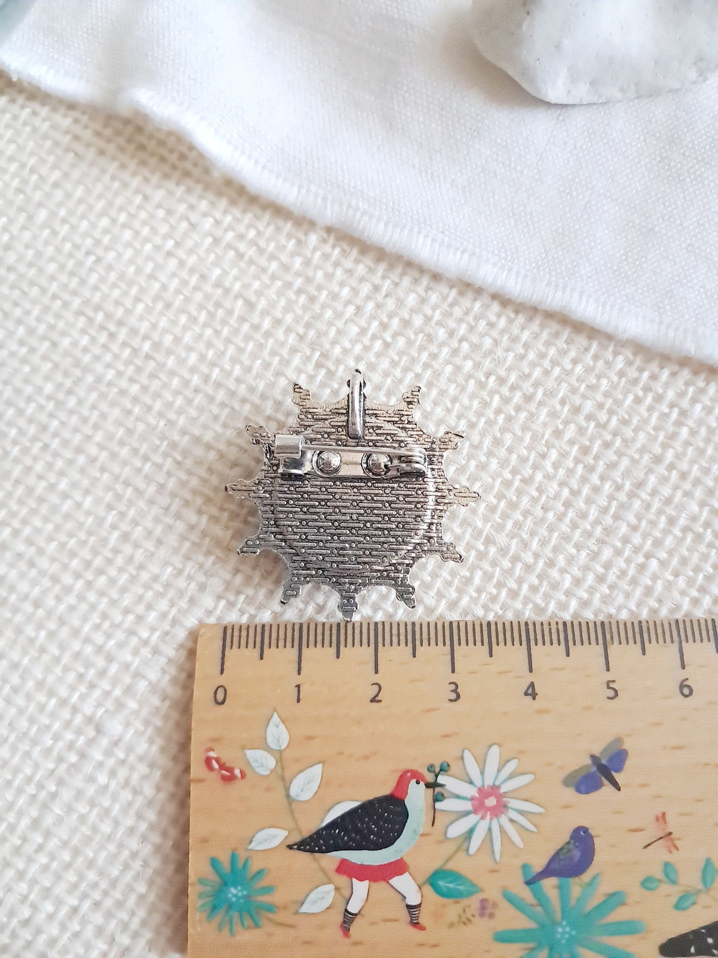 Broche fleurs style gothique médiéval