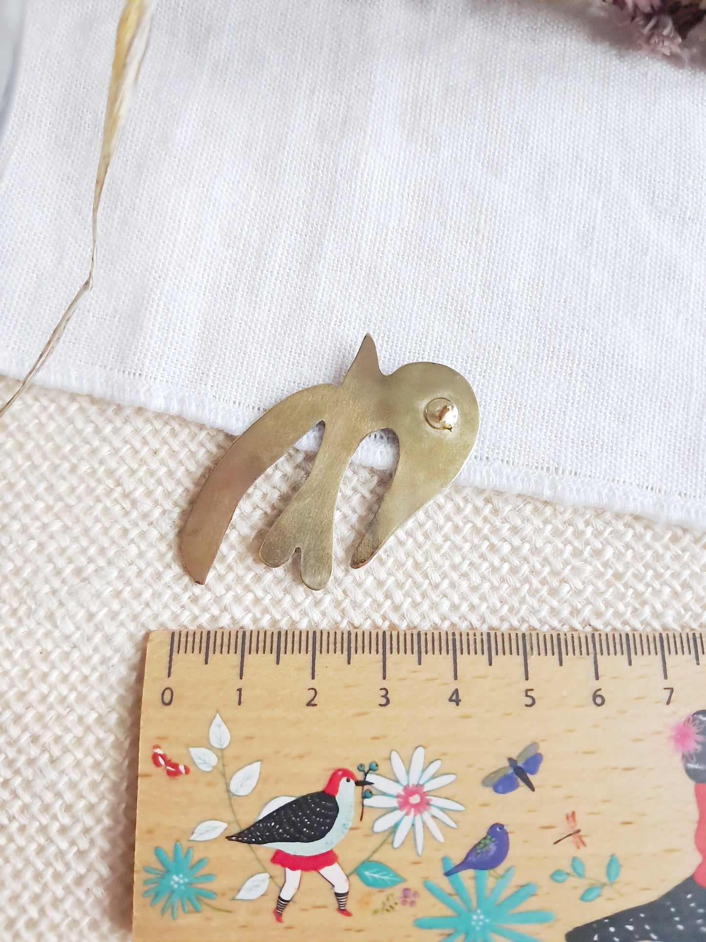 Pin's oiseau bleu de Matisse en laiton et émail