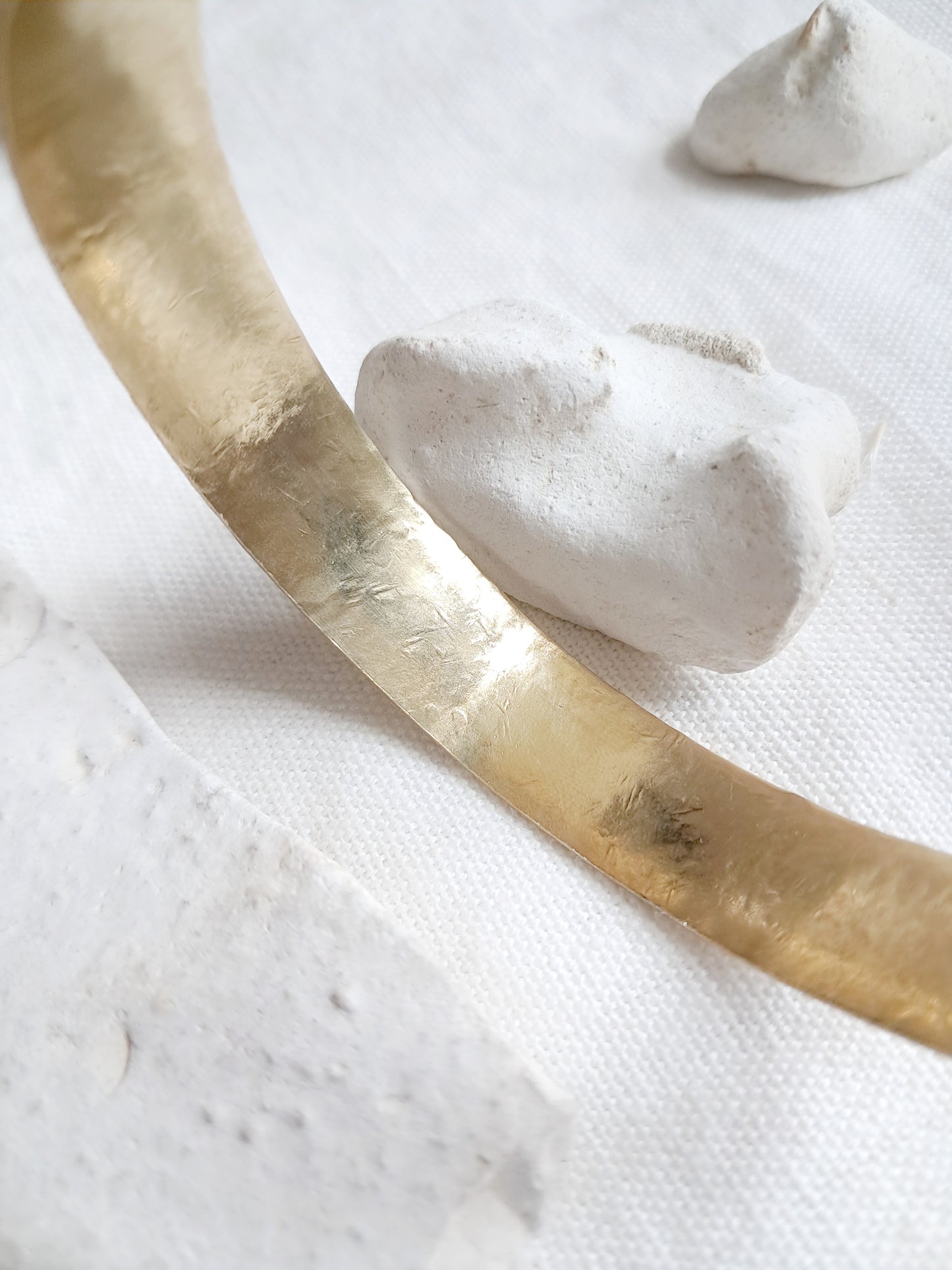 Bracelet jonc texturé en laiton