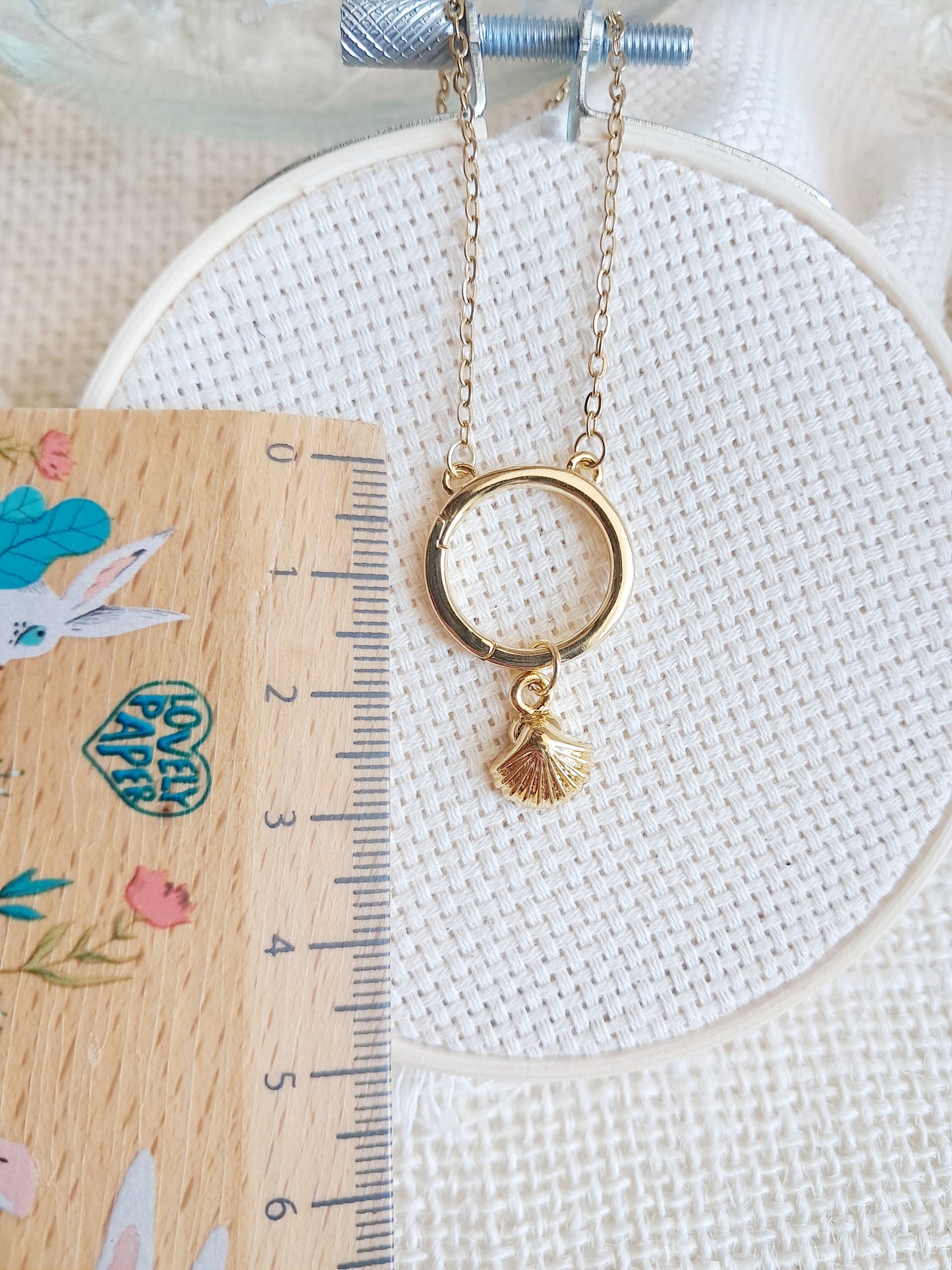 Collier anneau breloque coquille Saint-Jacques en acier inoxydable doré