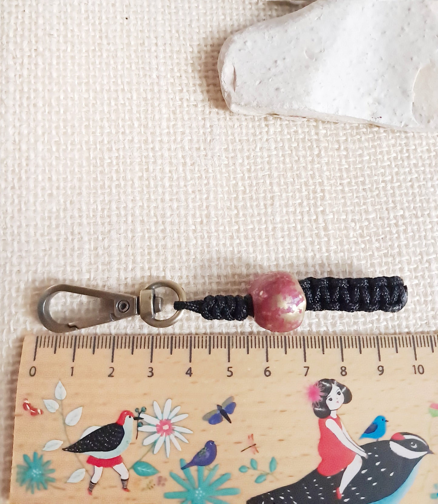 Porte-clés Daruma rouge japonais en laiton