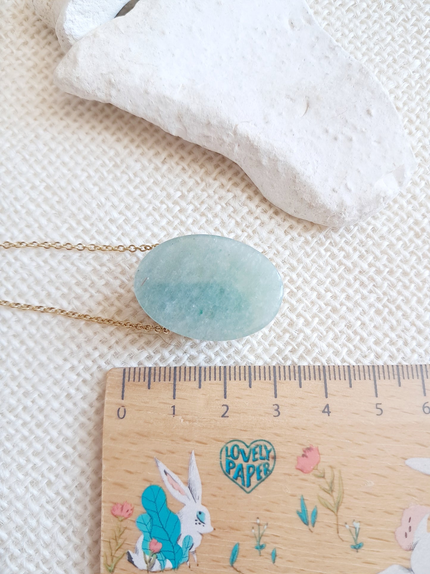 Collier scarabée en aventurine verte et acier inoxydable doré