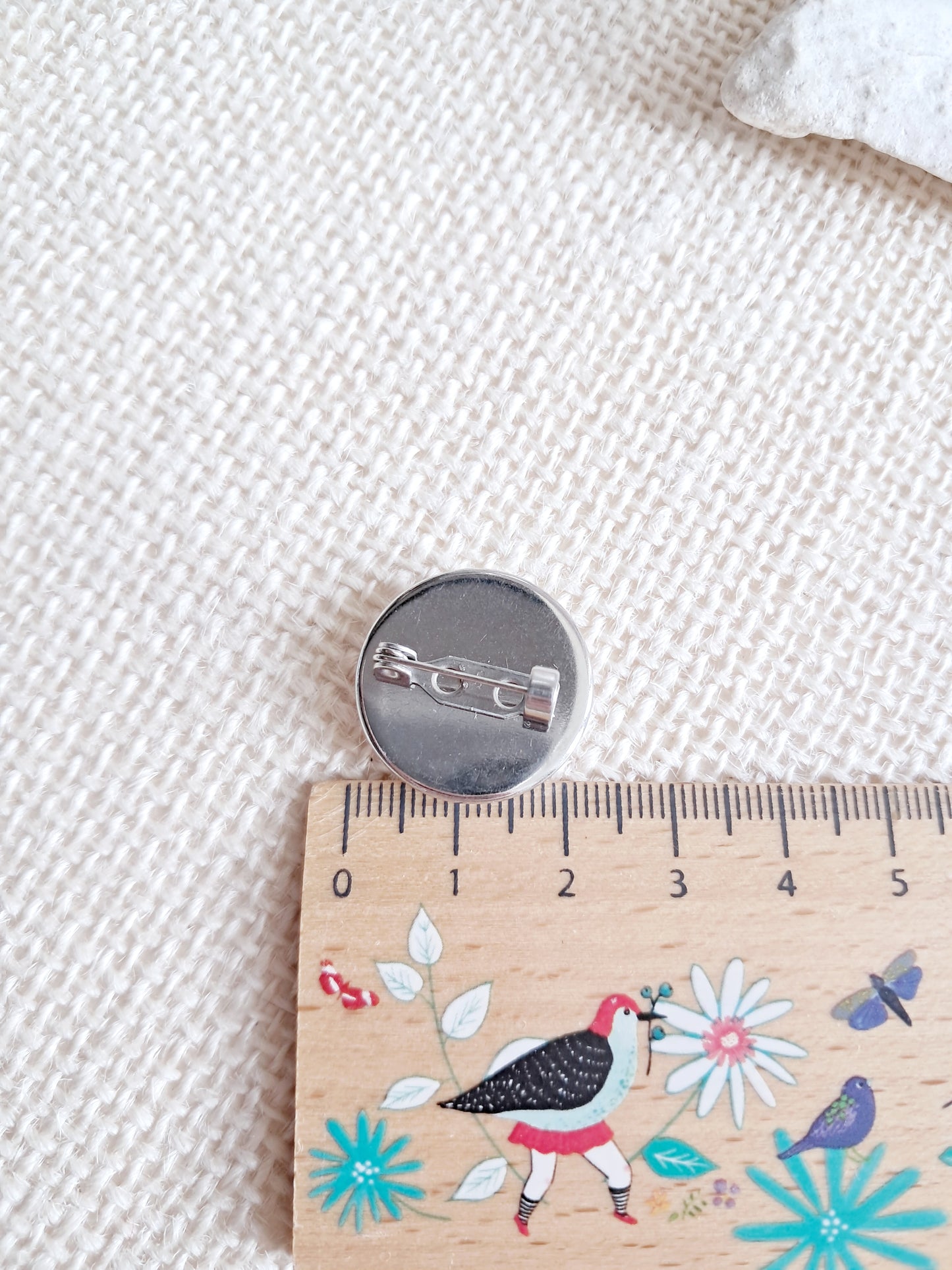 Broche cabochon Sacha et Pikachu