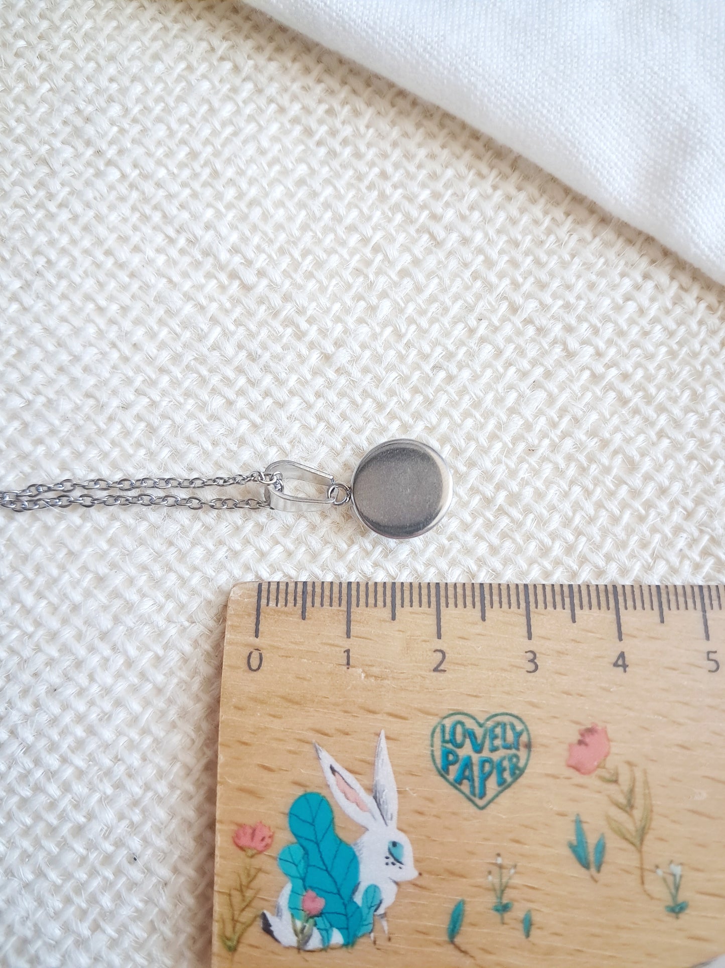 Collier "La grande vague de Kanagawa" par Hokusai - exposition Nantes 2025