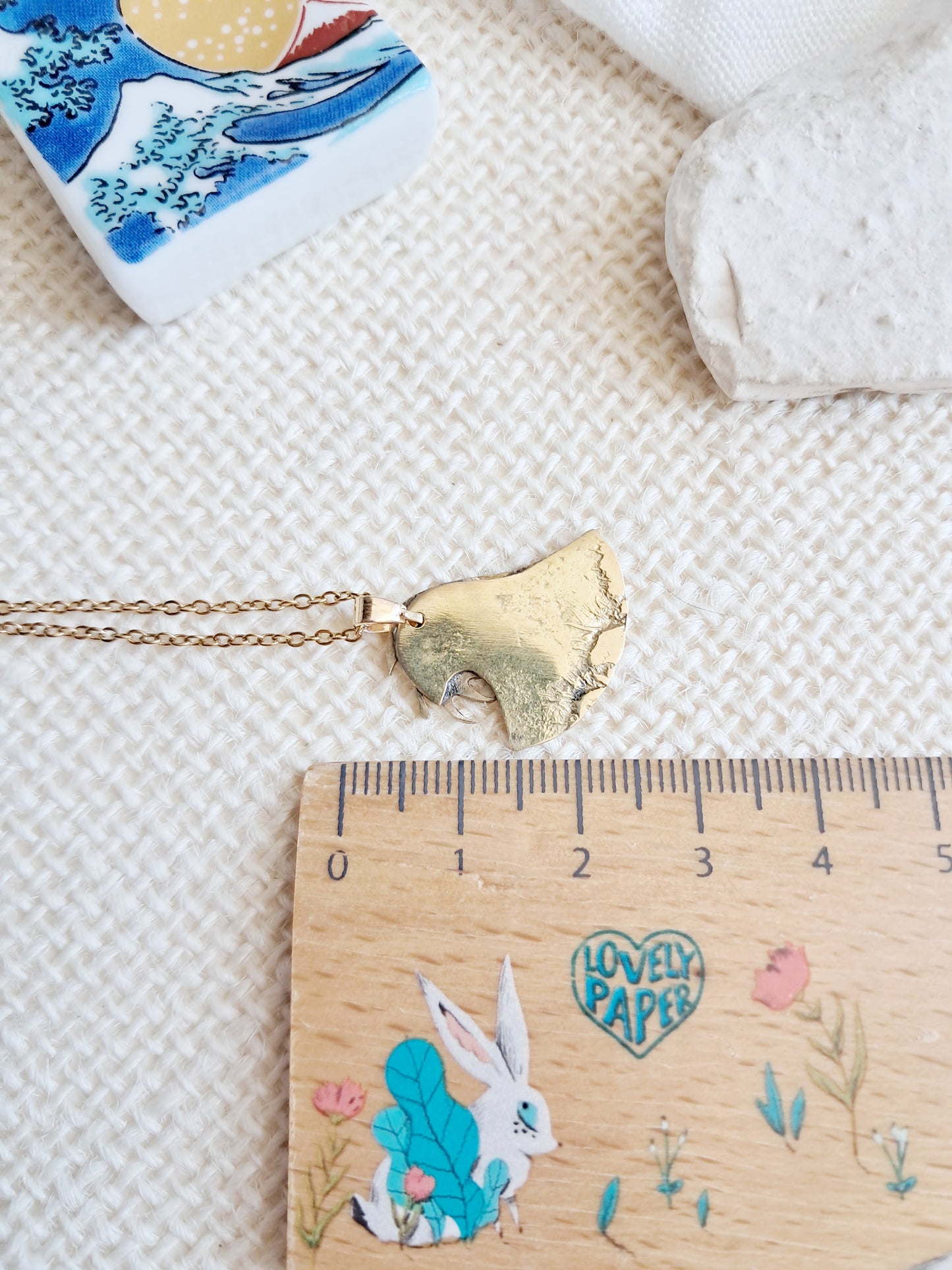 Collier la grande vague de Kanagawa par Hokusai