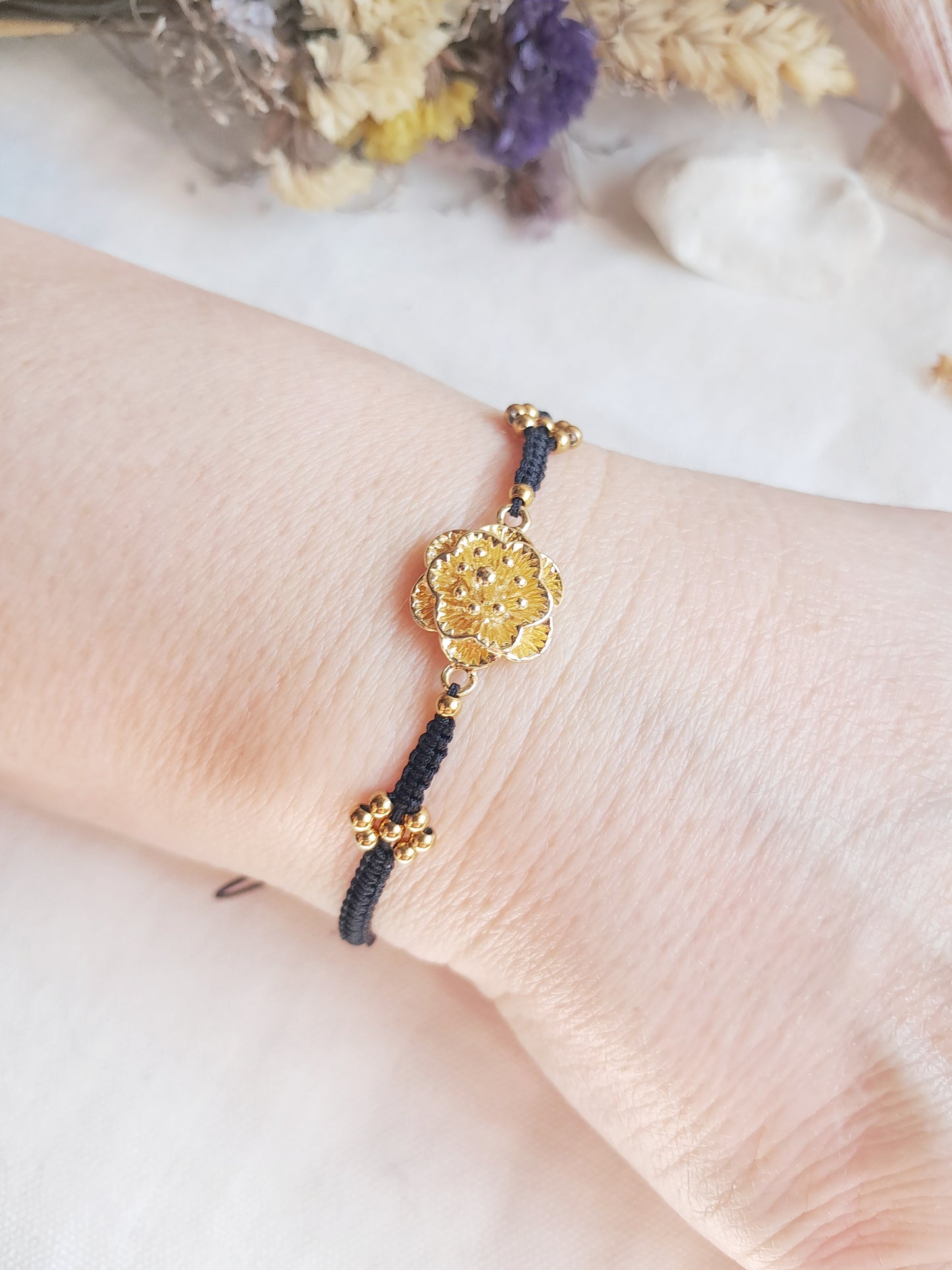 Bracelet tissage shamballa à fleurs
