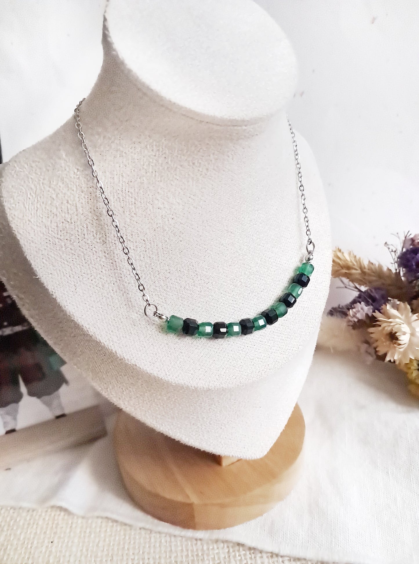 Collier Tanjiro en acier inoxydable et pierres naturelles