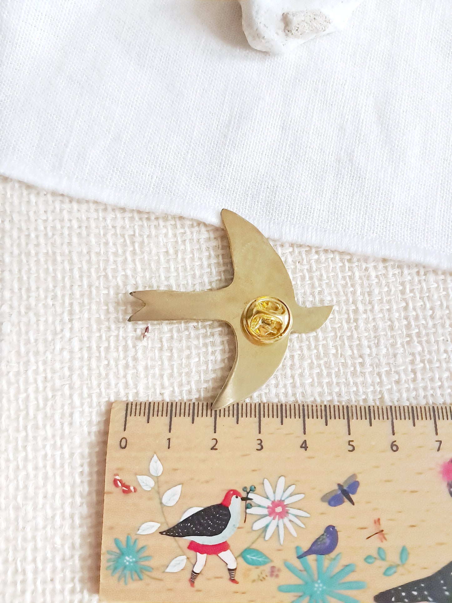 Pin's oiseau vert de Matisse en laiton et émail