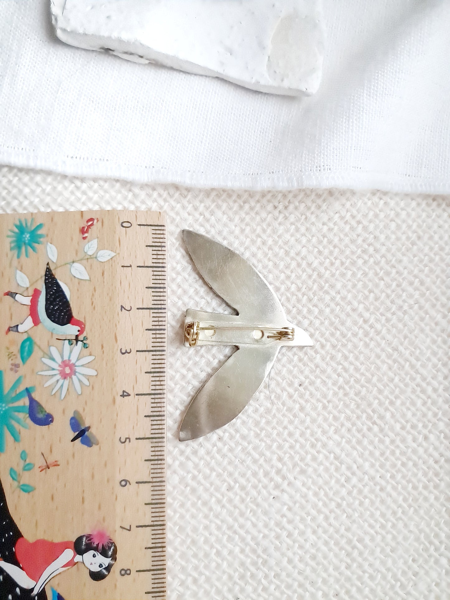 Broche oiseau bleu de Matisse en laiton et émail