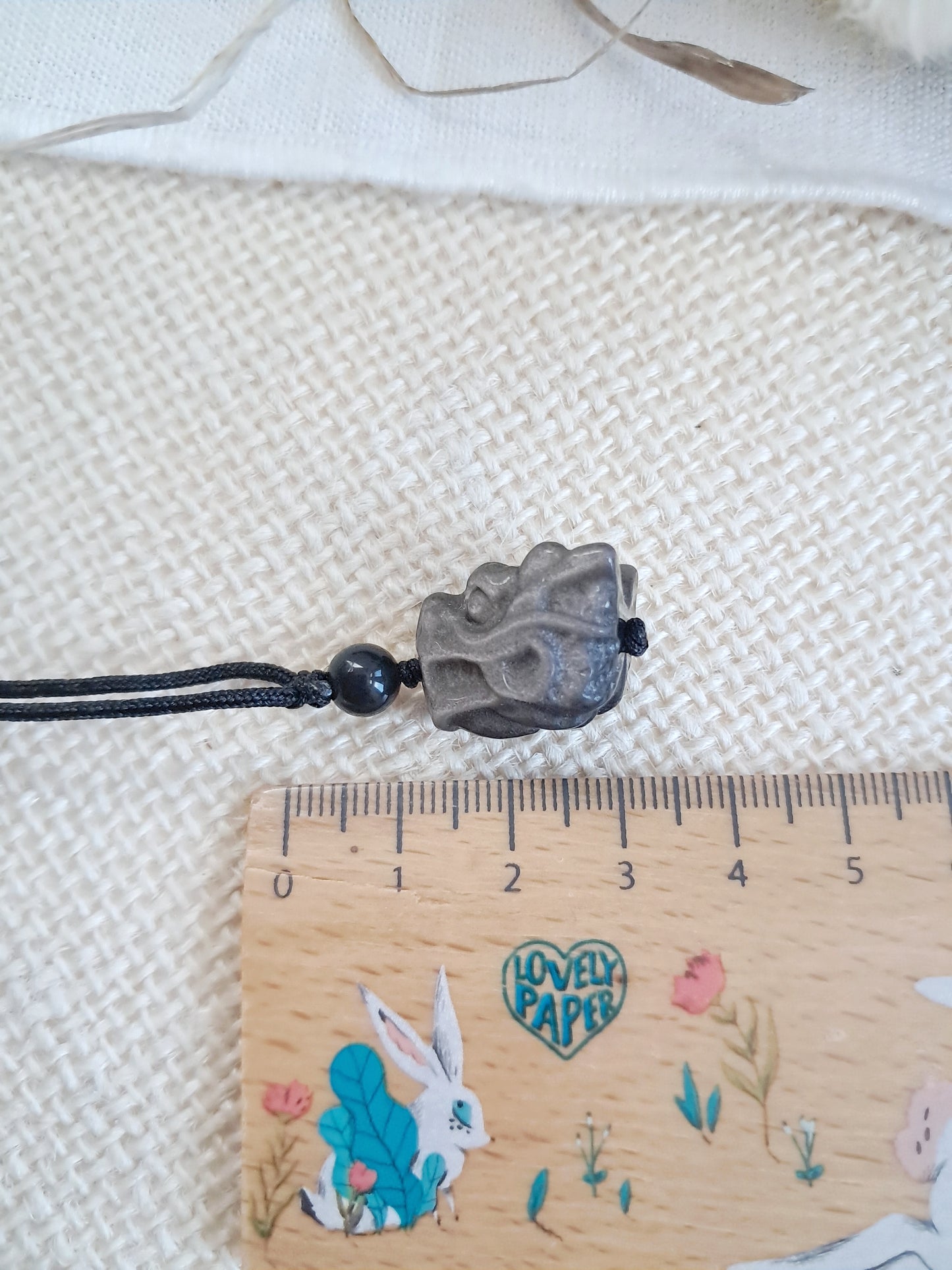 Collier tête de dragon en obsidienne argentée