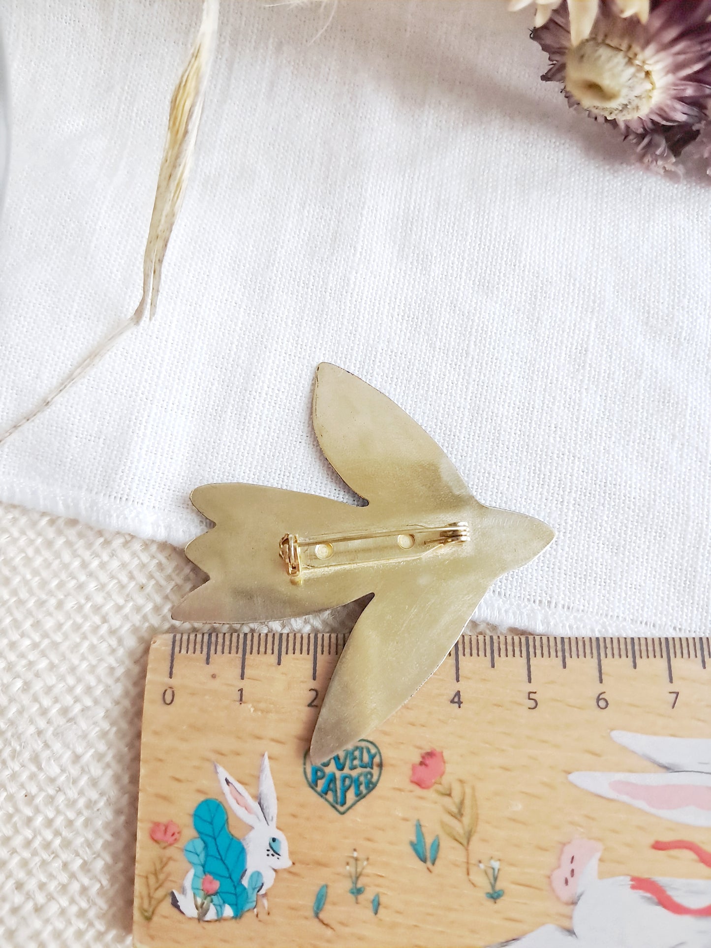 Broche oiseau bleu de Matisse en laiton et émail