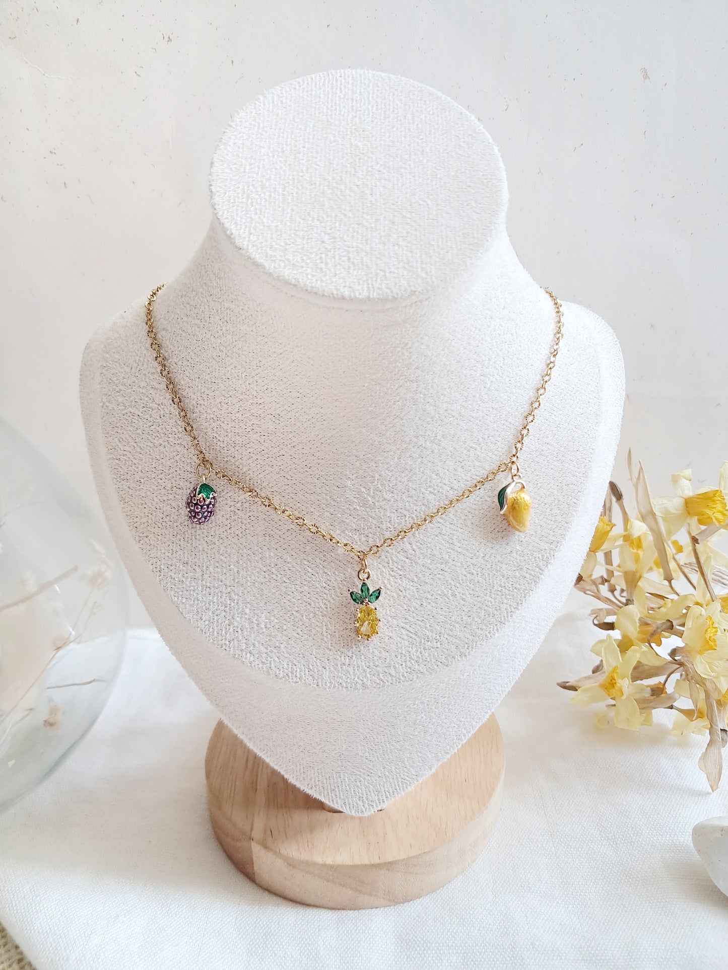 Collier fruits : mangue, ananas et mûre