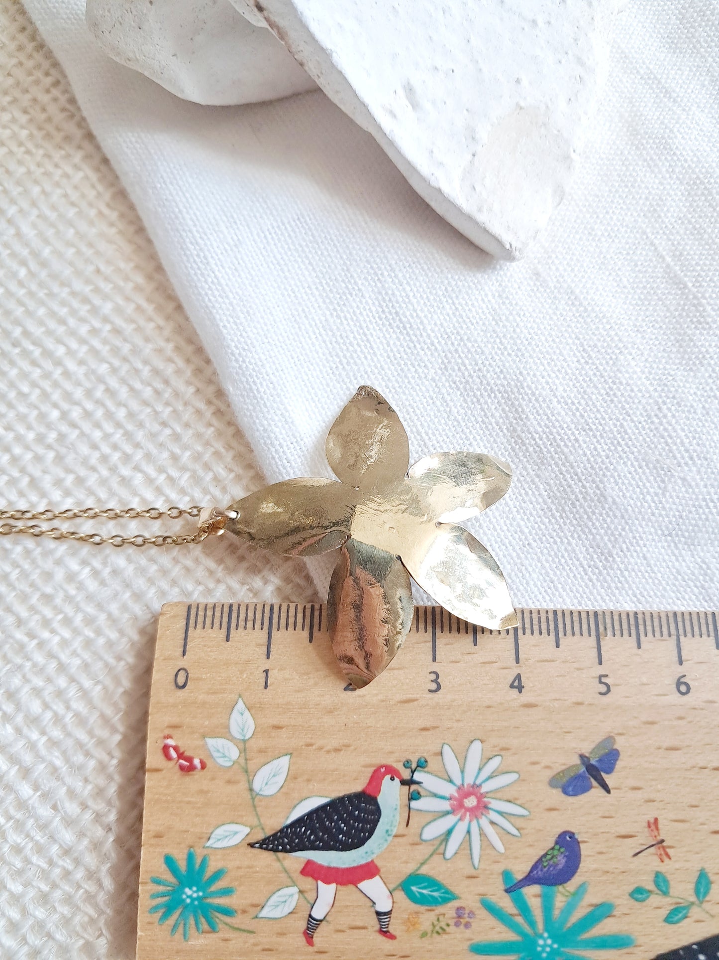 Collier fleur de narcisse jonquille