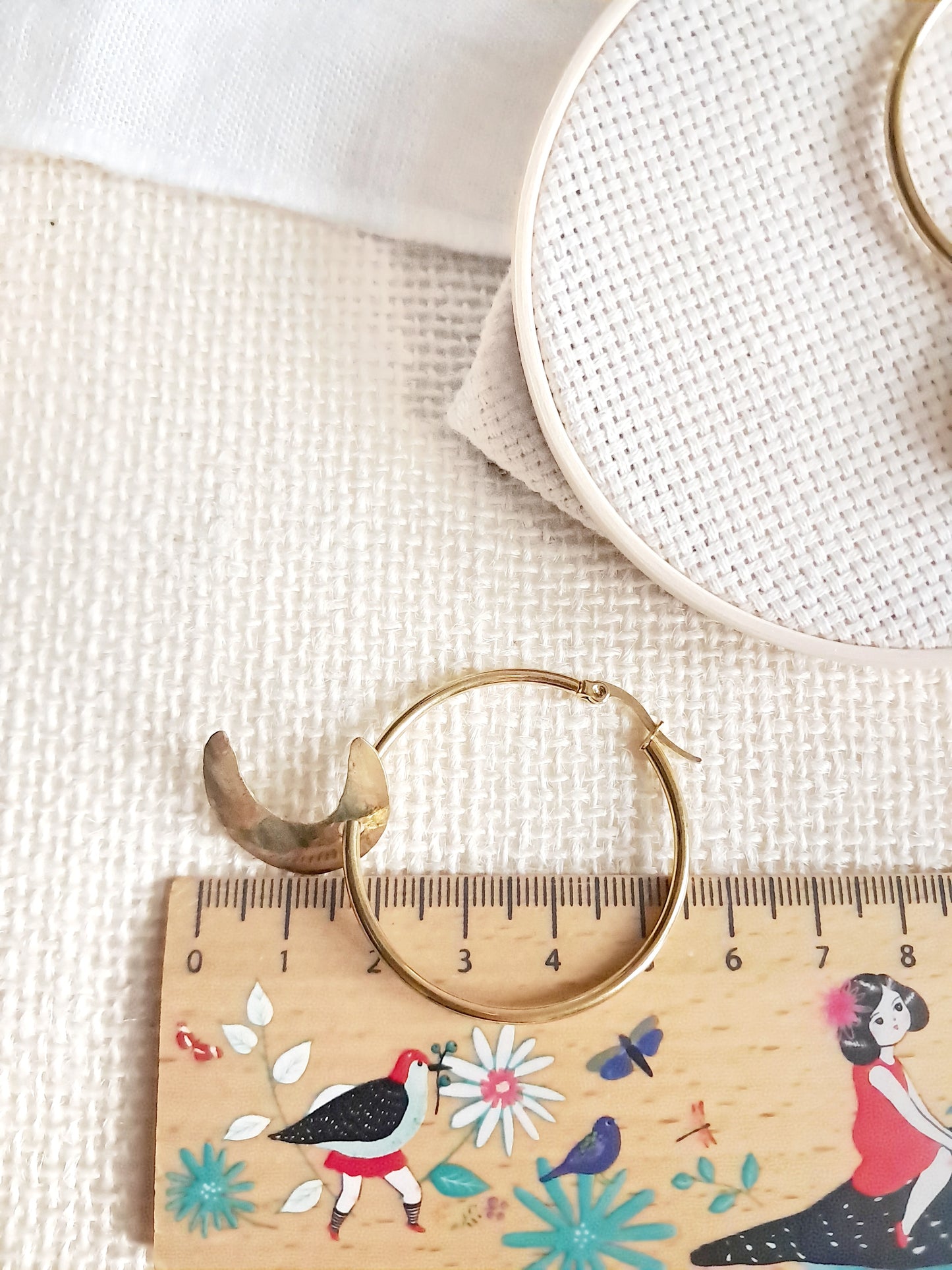 Boucles d'oreilles dépareillées lapin dans la lune