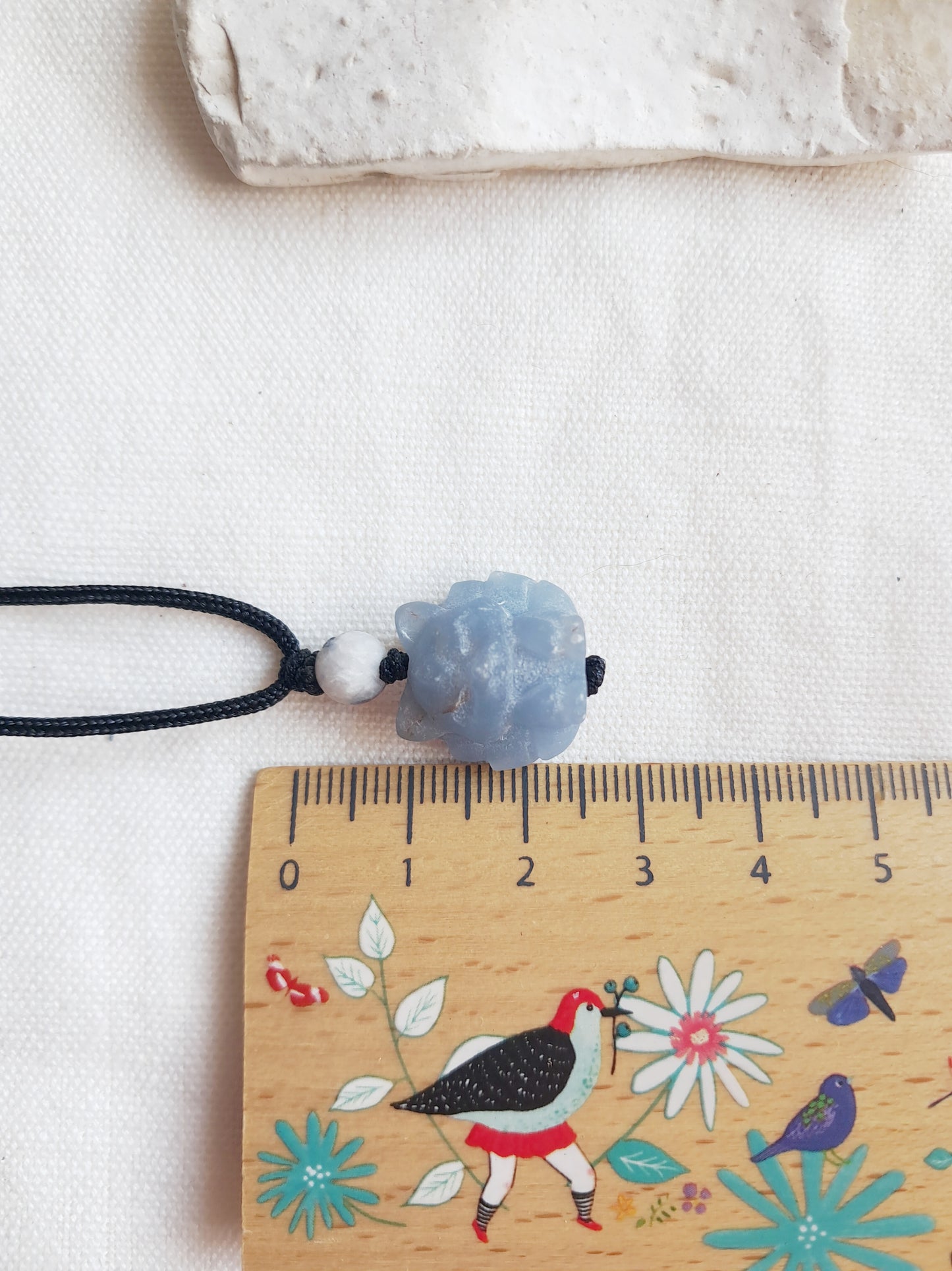 Collier renard à neuf queues en angelite