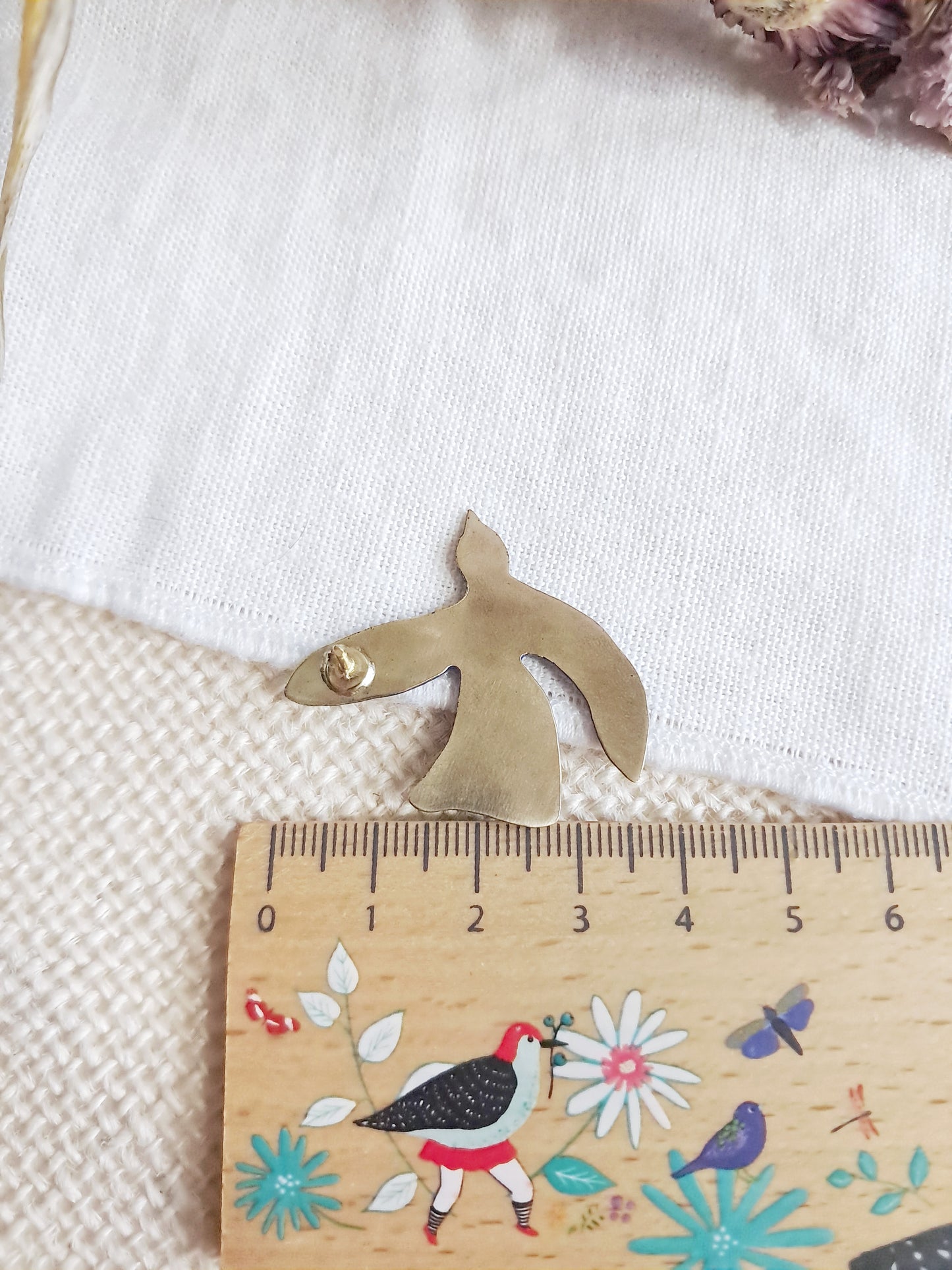 Pin's oiseau bleu de Matisse en laiton et émail