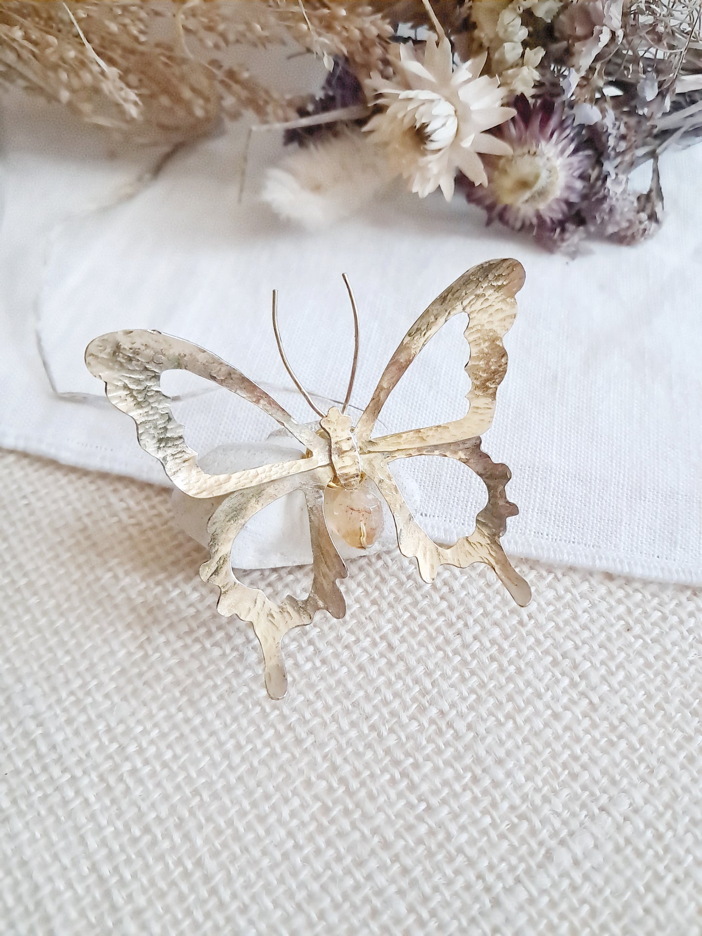 Pin's papillon en laiton et citrine