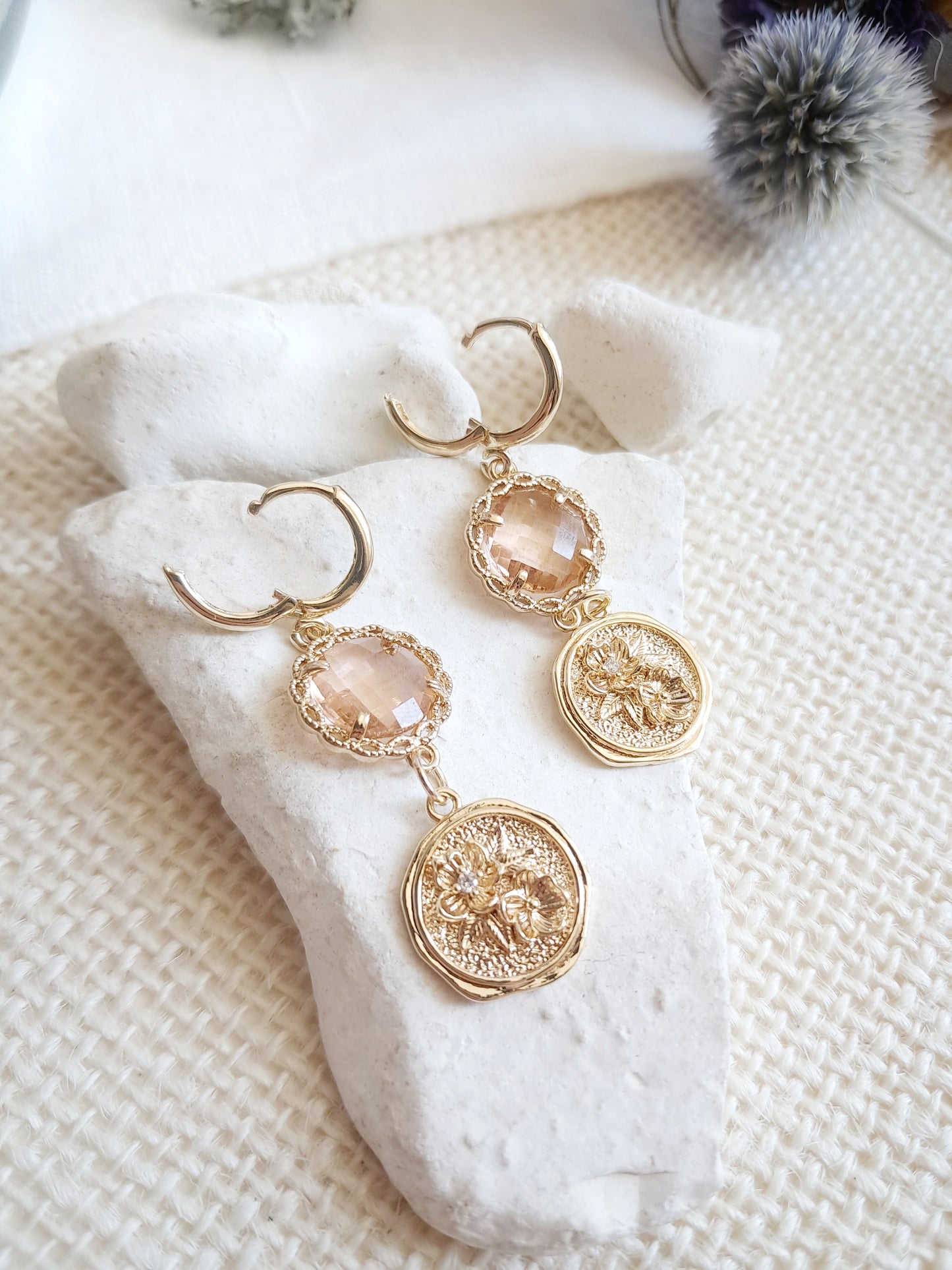 Boucles d'oreilles créoles pendantes médaillons fleurs de cerisier