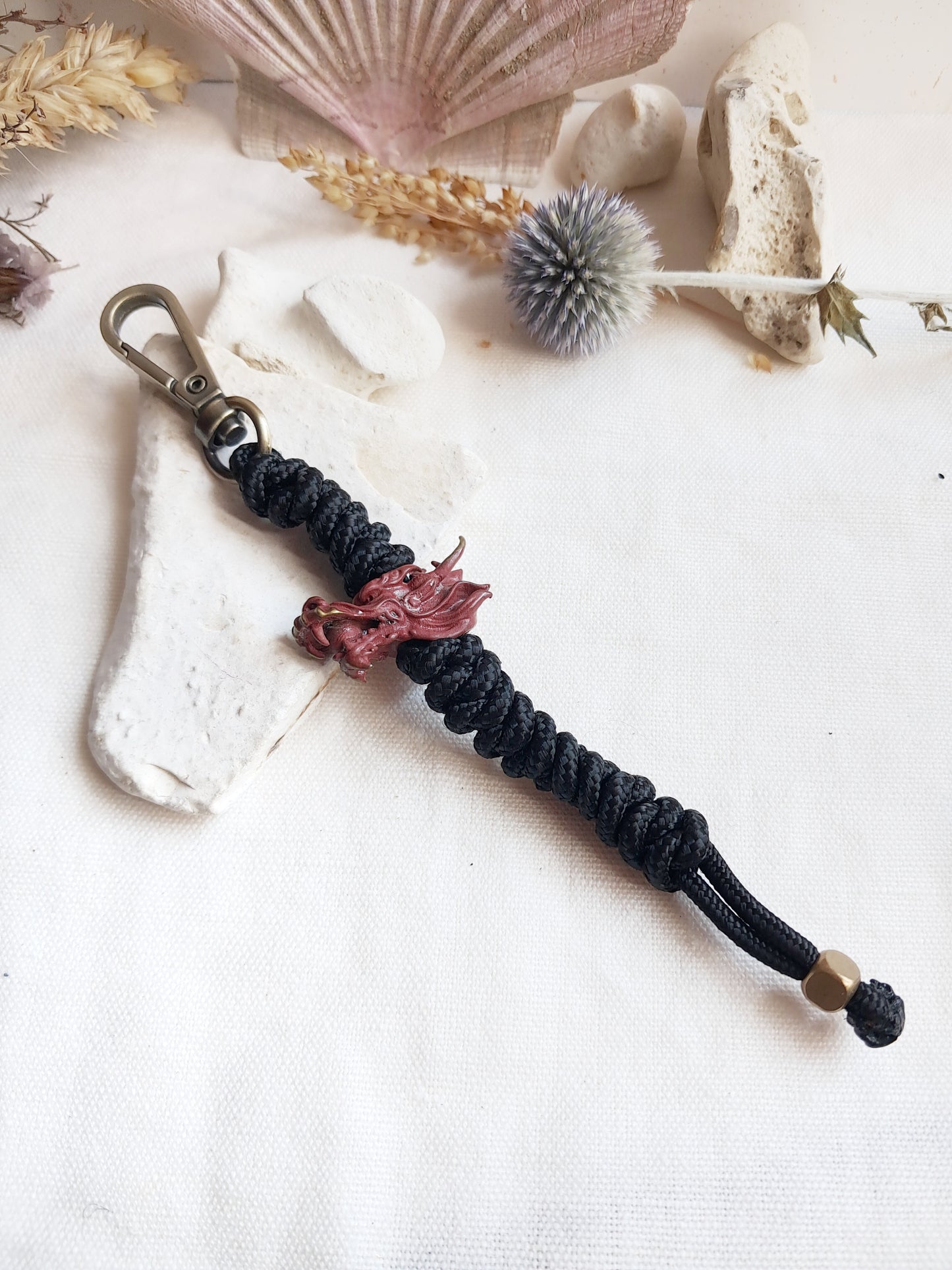 Porte-clés dragon rouge en laiton