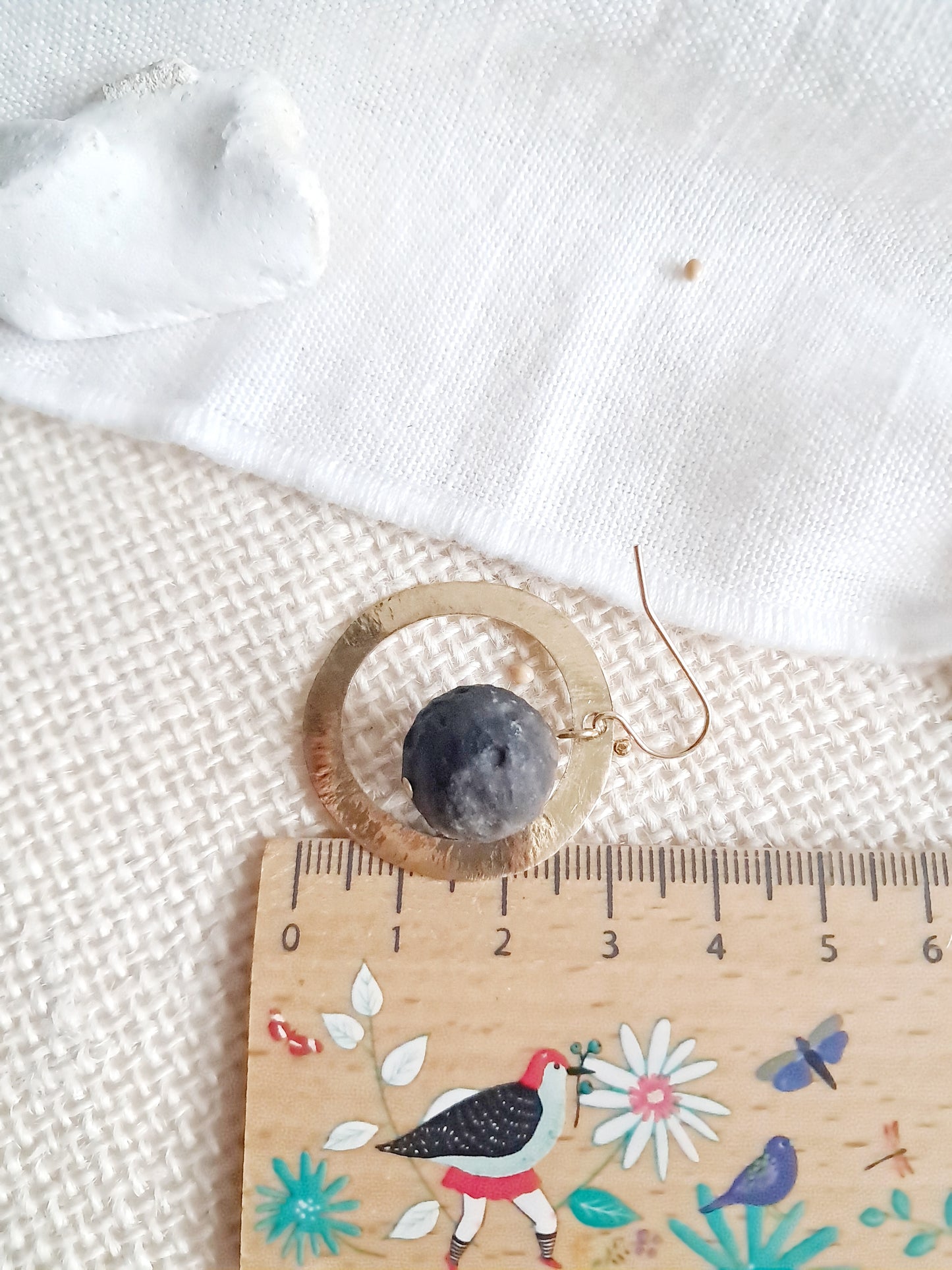 Boucles d'oreilles météorites en obsidienne argentée et laiton