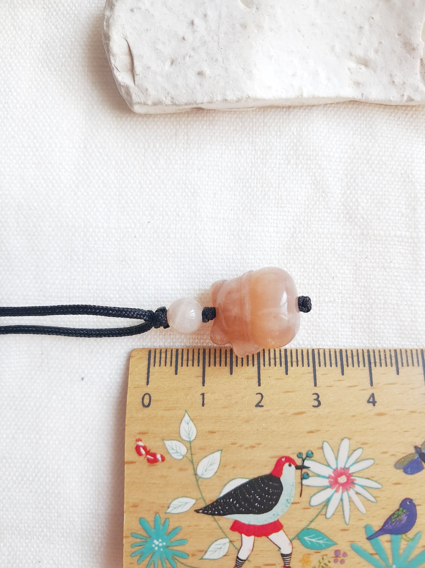 Collier chat de la chance en pierre du soleil