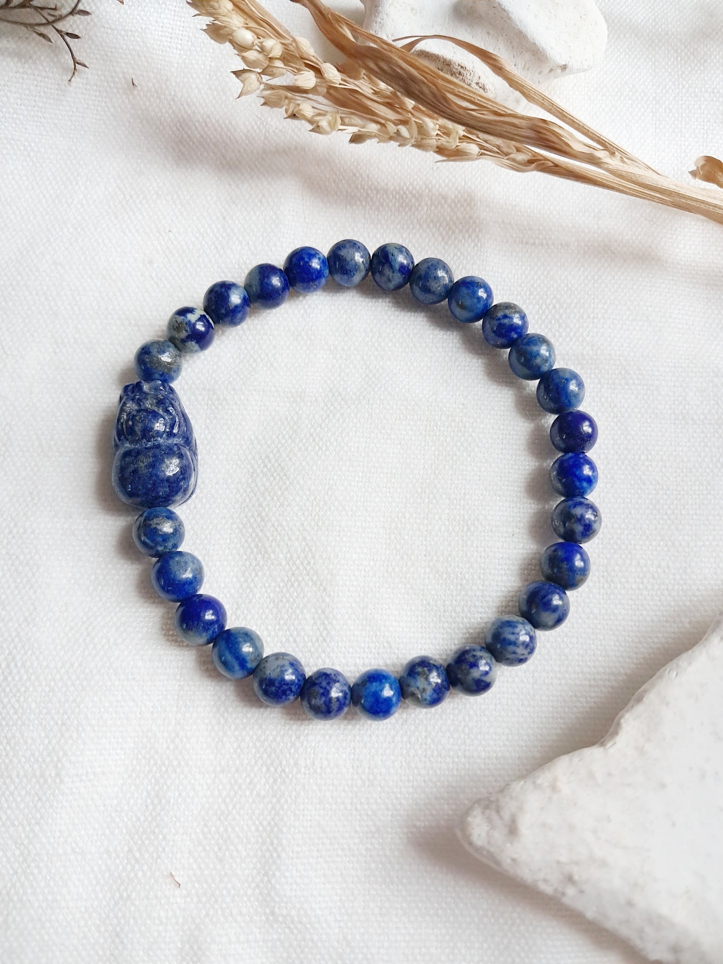 Bracelet perle sculptée pixiu en lapis-lazuli