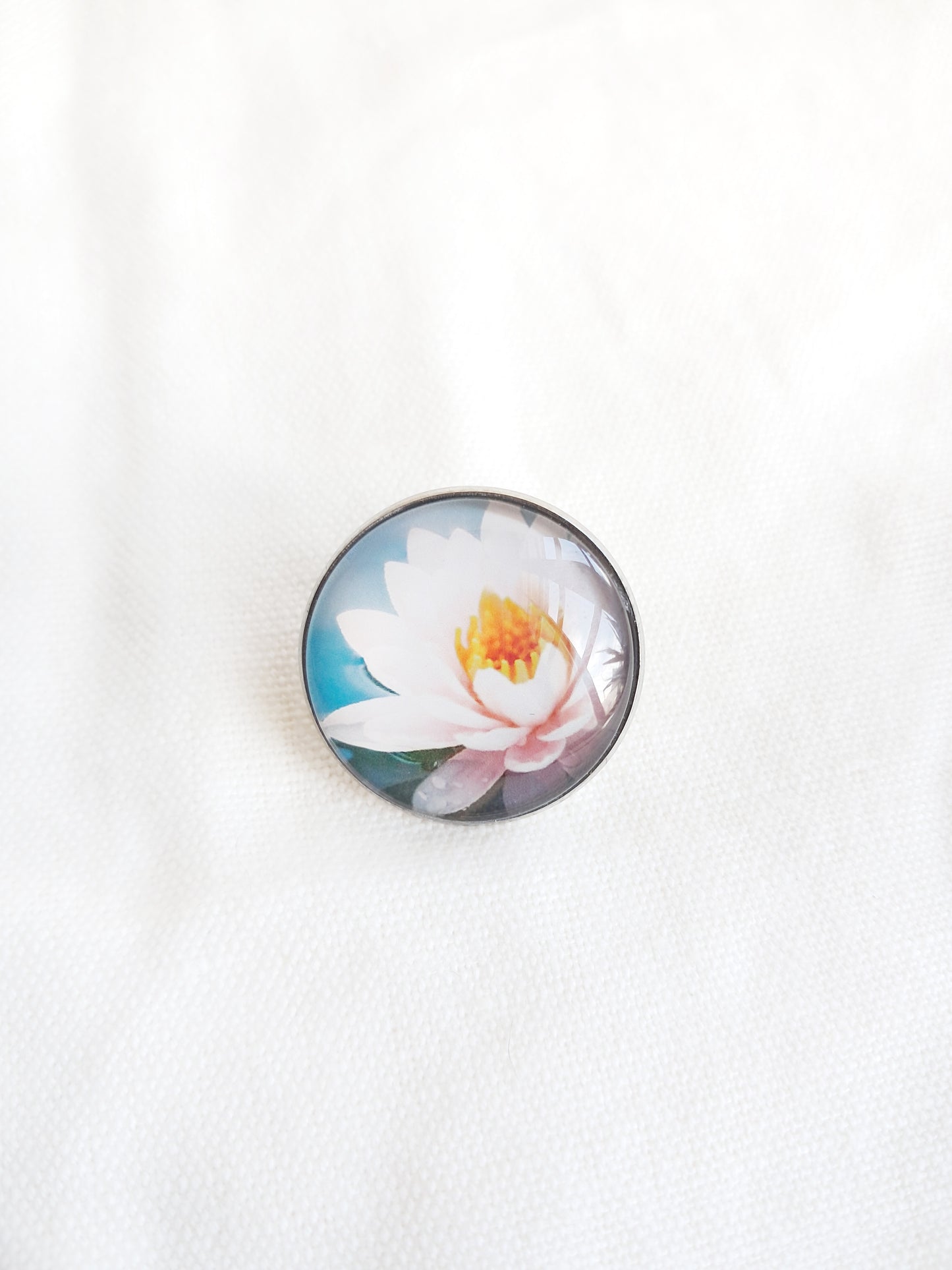 Broche cabochon fleur de lotus