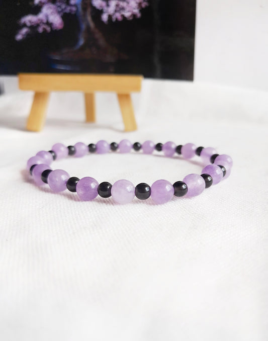 Bracelet en calcédoine violette et obsidienne vu de face