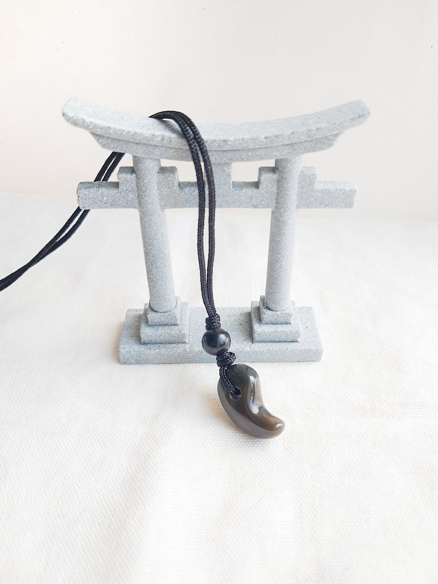 Collier en cordon Magatama en agate indienne