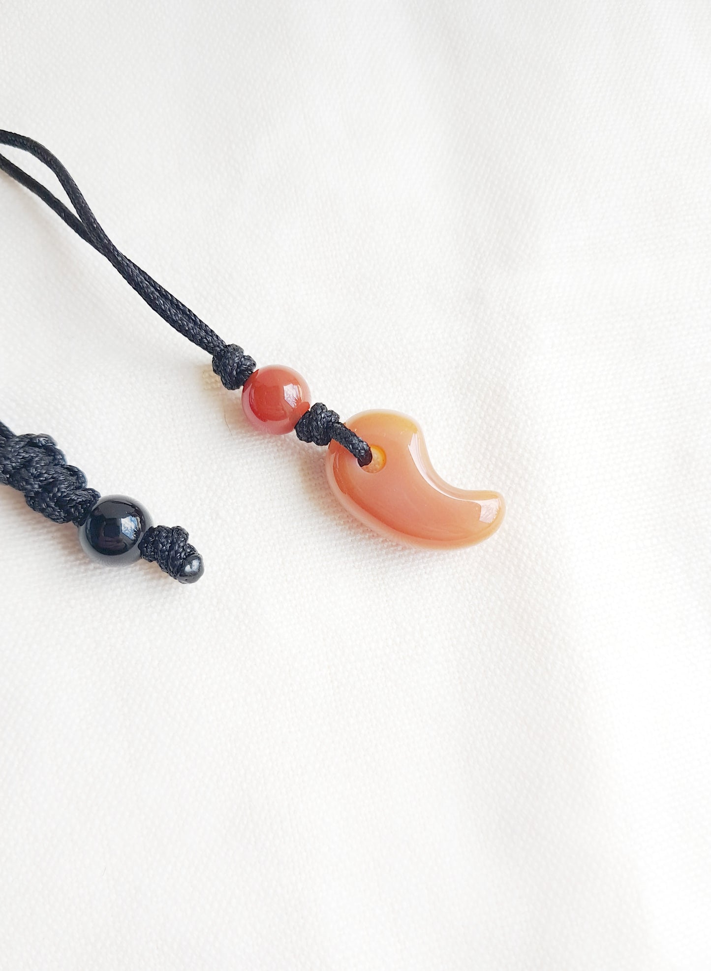 Collier en cordon Magatama en agate cornaline