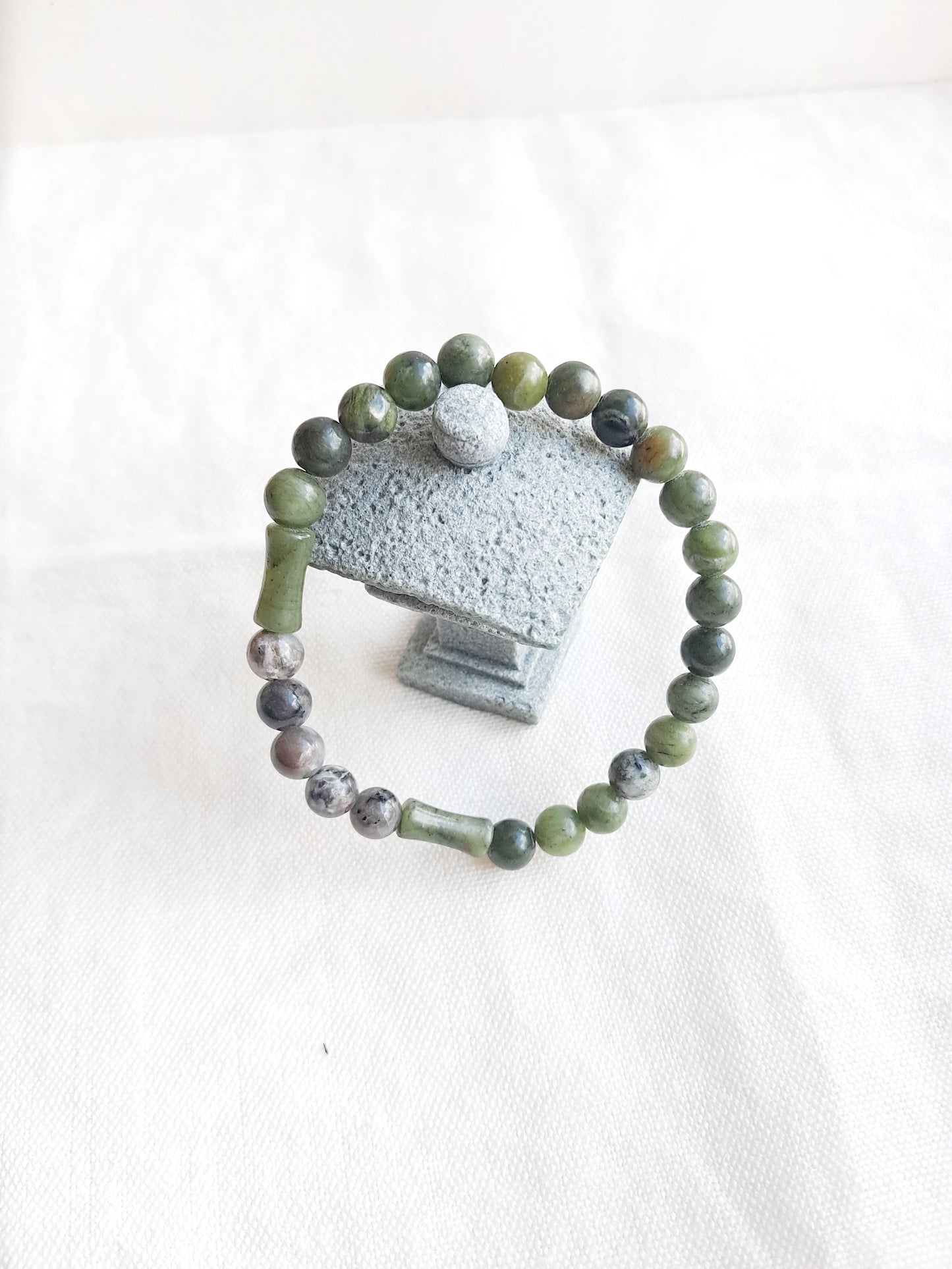 Bracelet "Jardin de la mousse" en jade et yooperlite