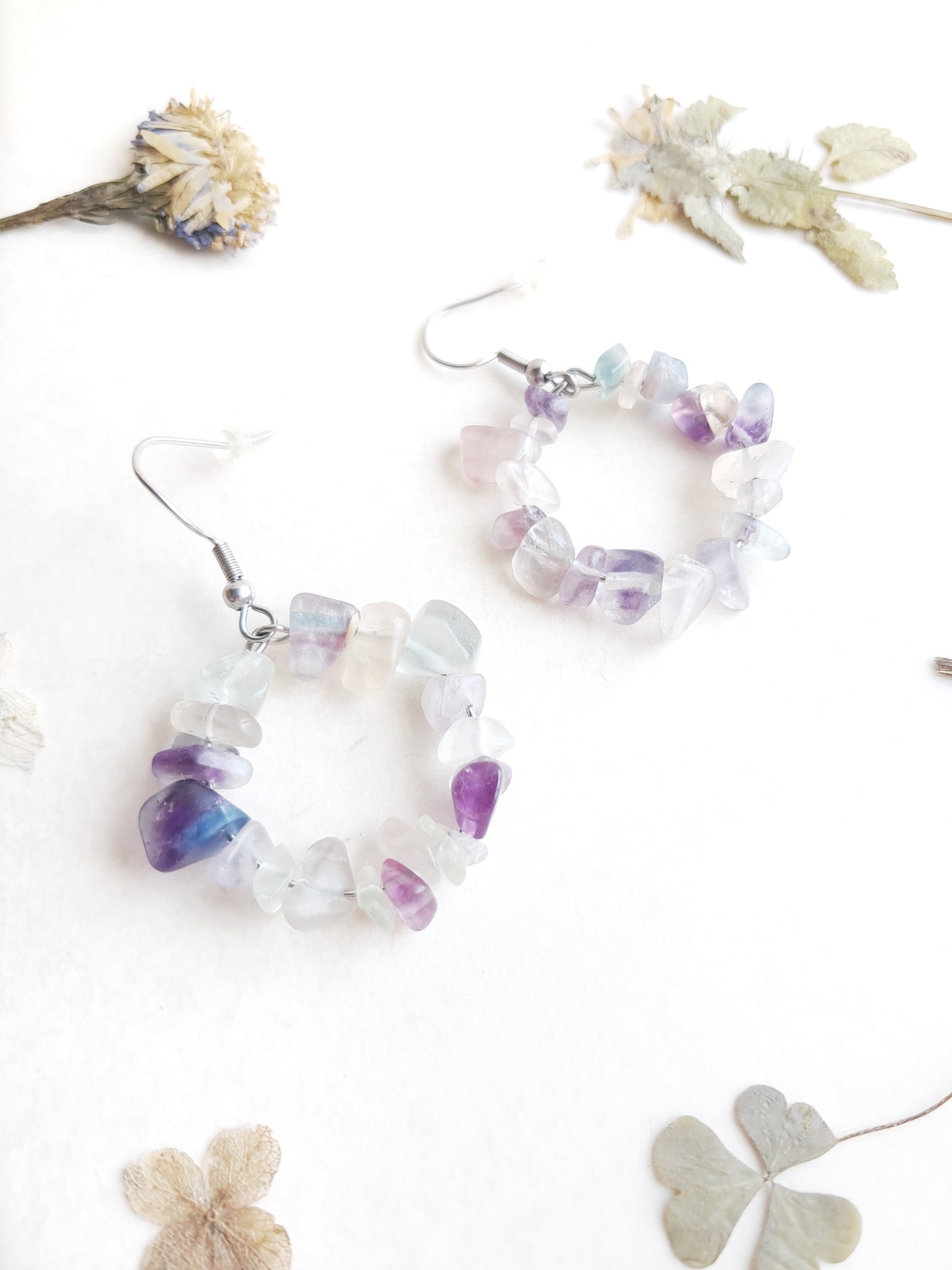 Boucles d'oreilles créoles en fluorite