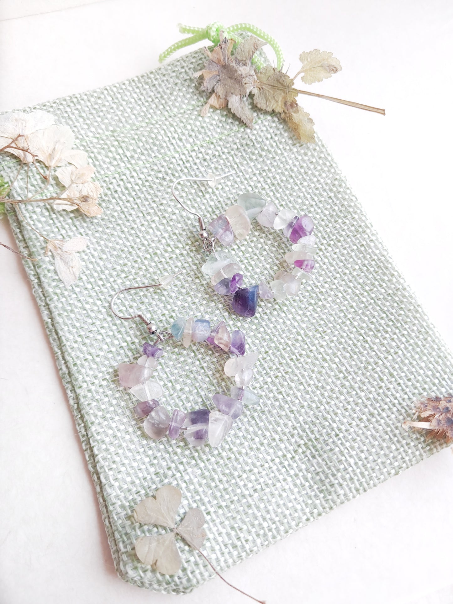 Boucles d'oreilles créoles en fluorite