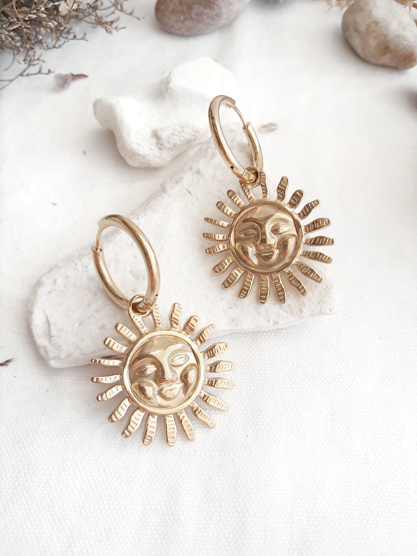 Boucles d'oreilles créoles grands soleils 