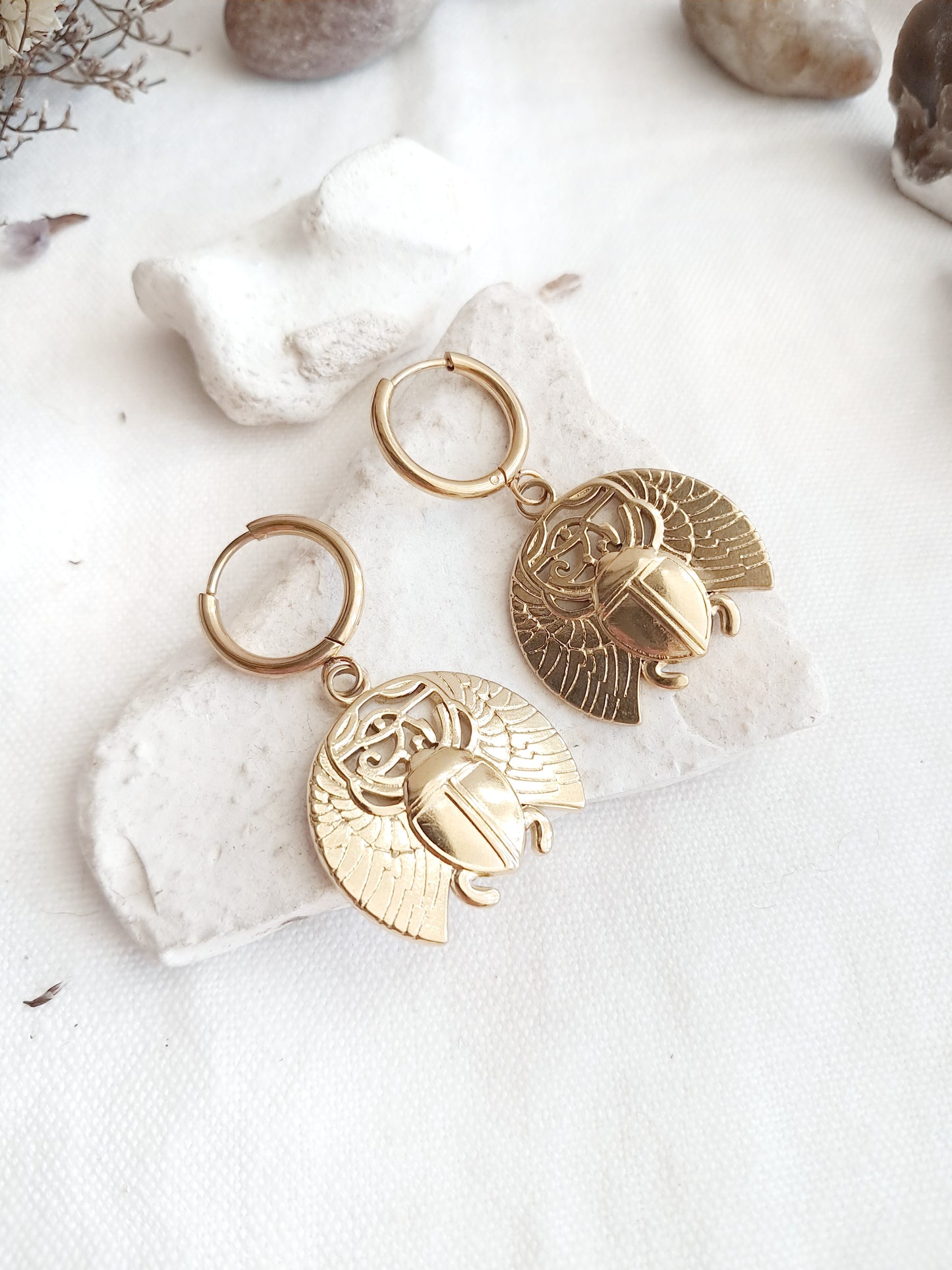 Boucles d'oreilles créoles grands scarabées égyptiens