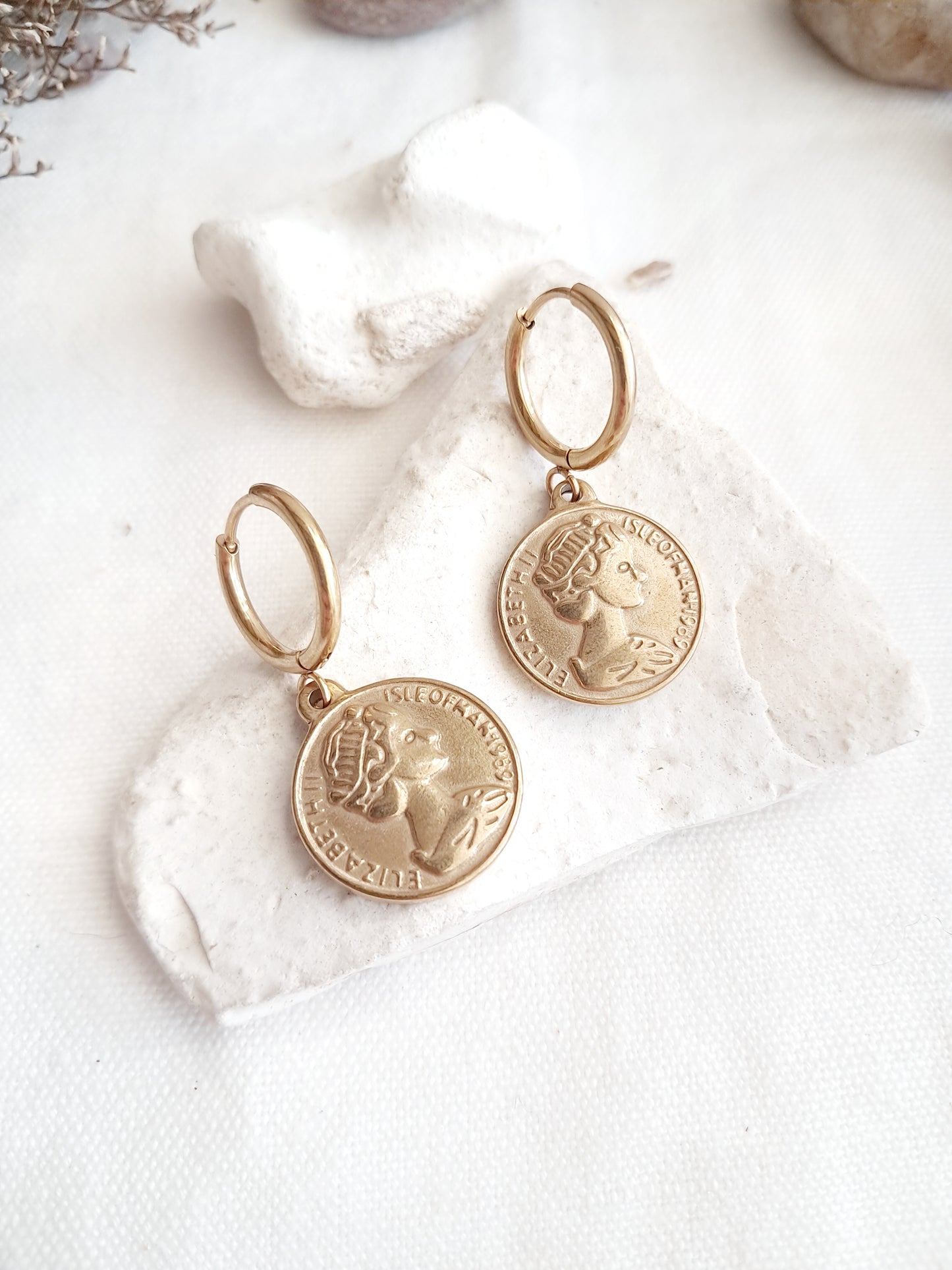 Boucles d'oreilles créoles pièces de monnaie reine Elisabeth en acier inoxydable doré