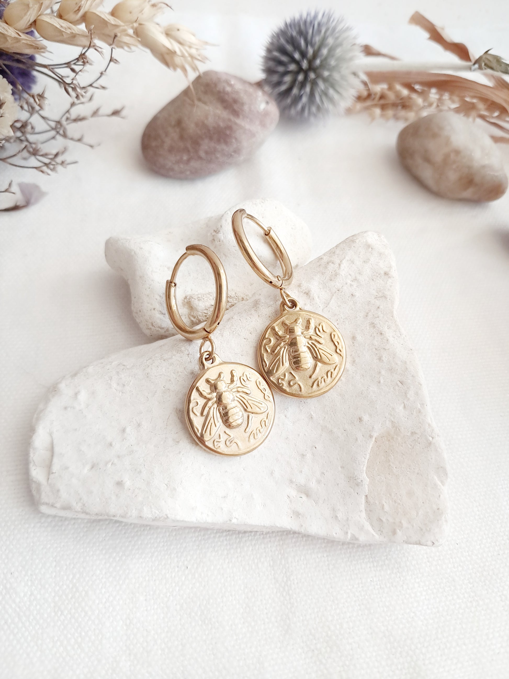 Boucles d'oreilles créoles médailles abeilles en acier inoxydable doré