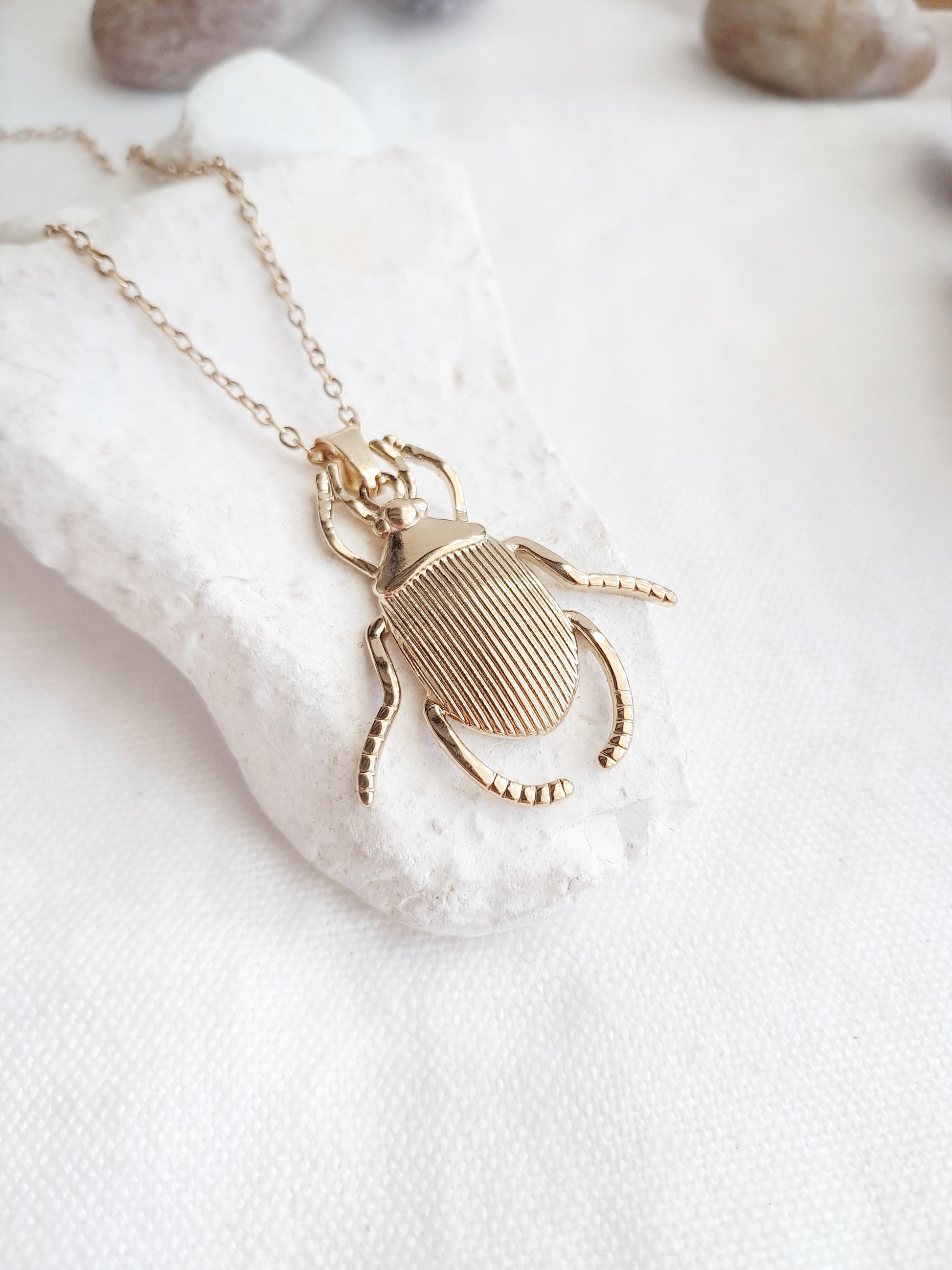 Collier pendentif scarabée en acier inoxydable doré