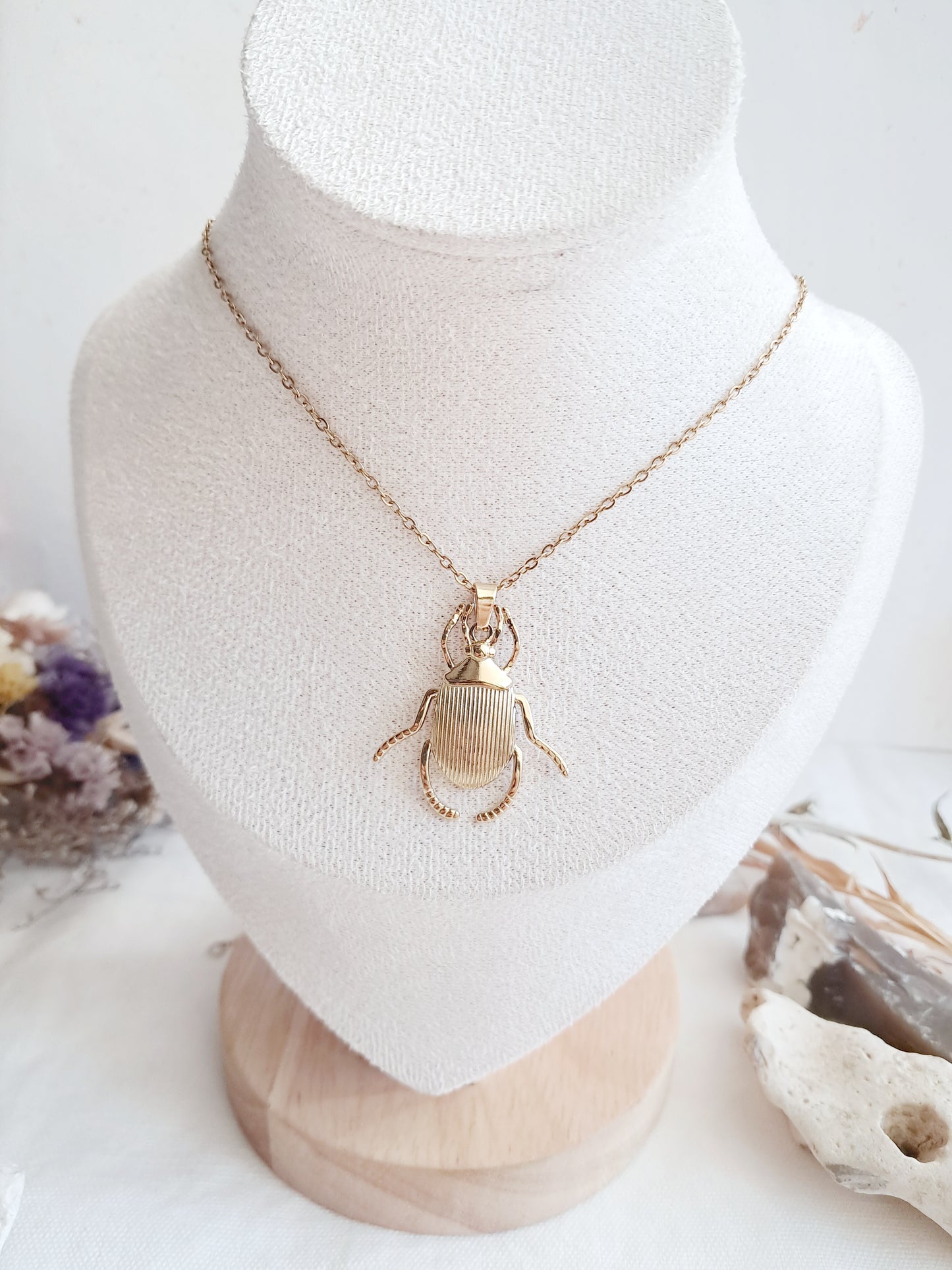 Collier pendentif scarabée en acier inoxydable doré