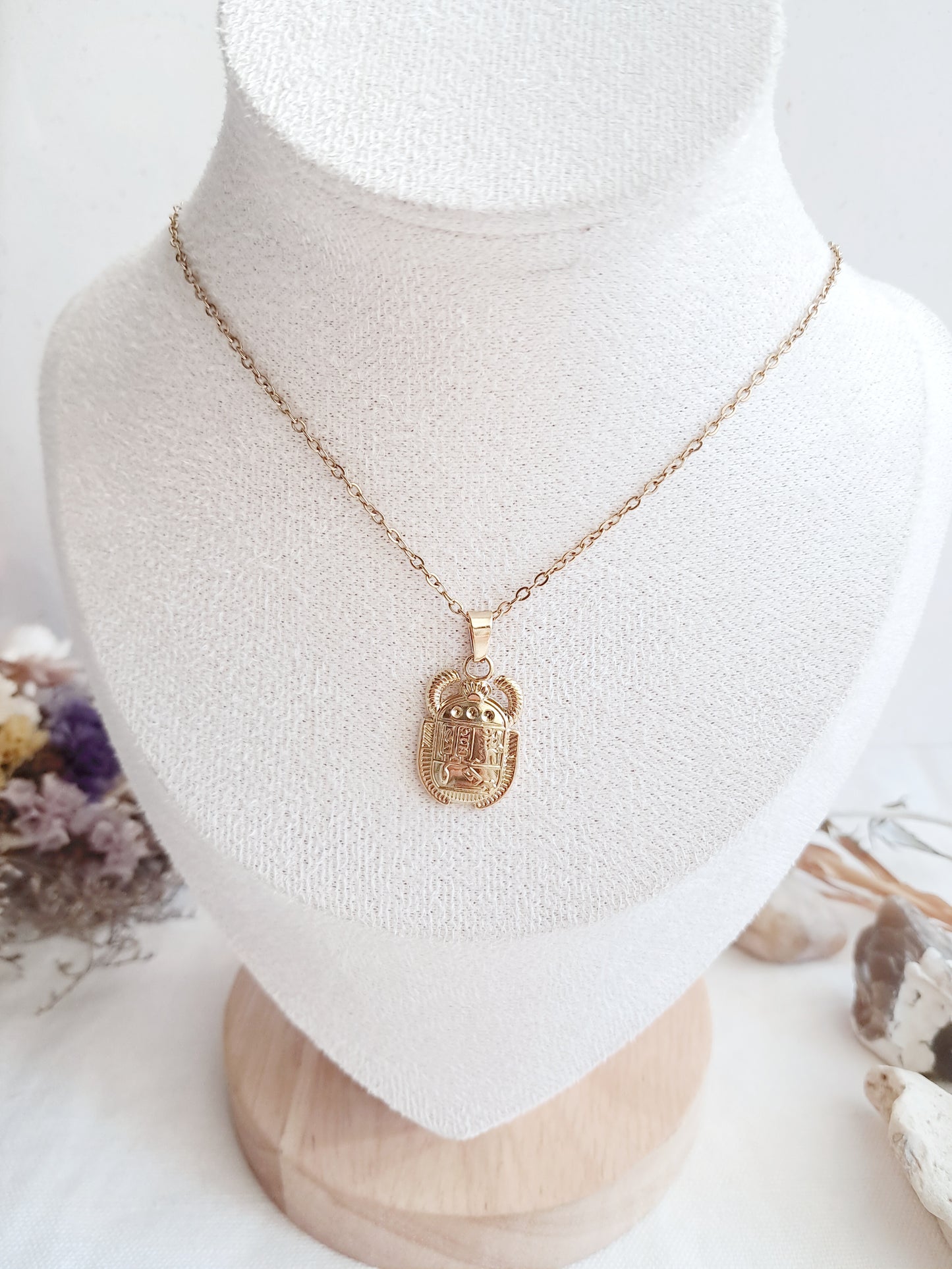 Collier pendentif petit scarabée égyptien
