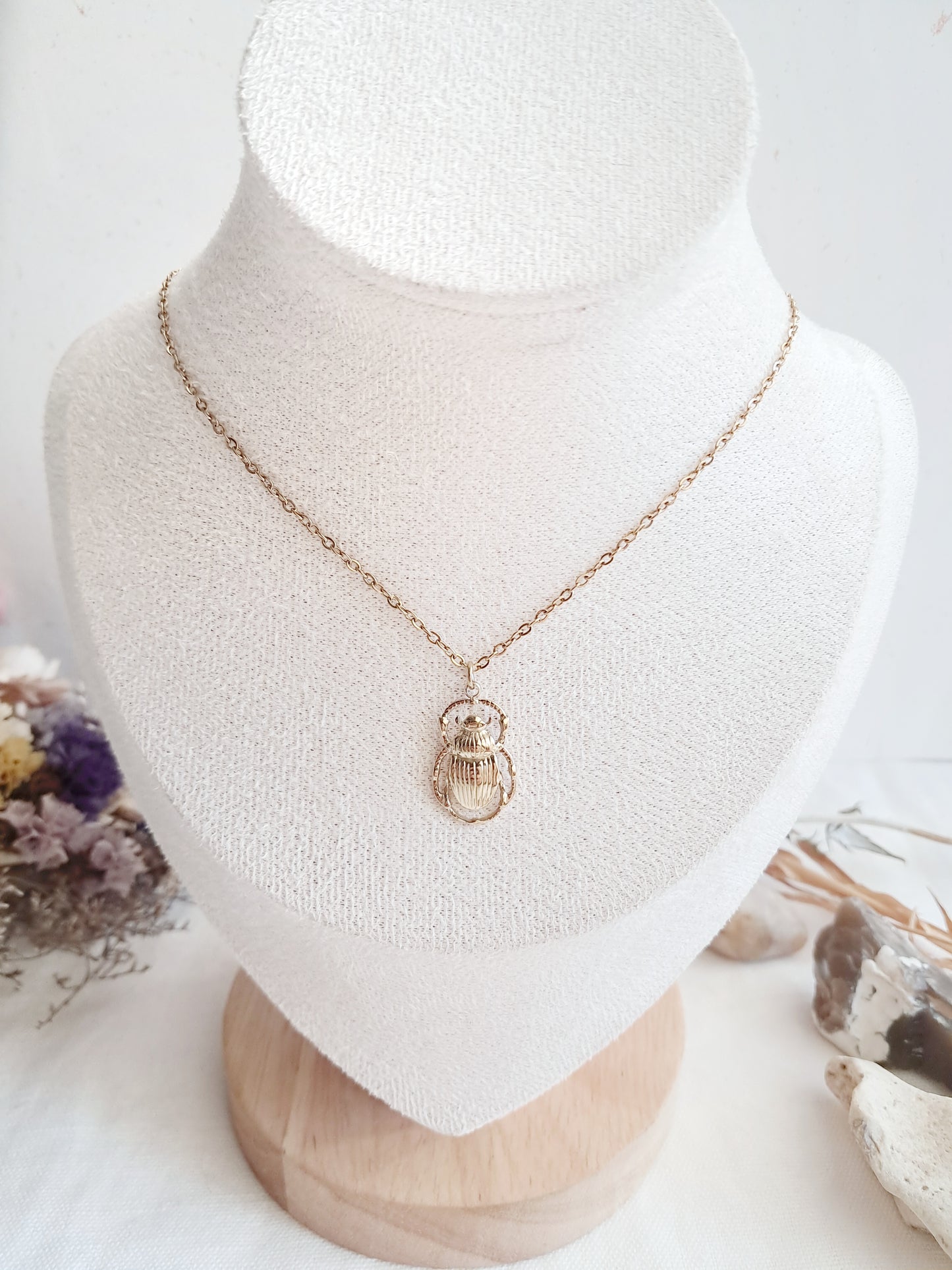 Collier pendentif scarabée style naturaliste
